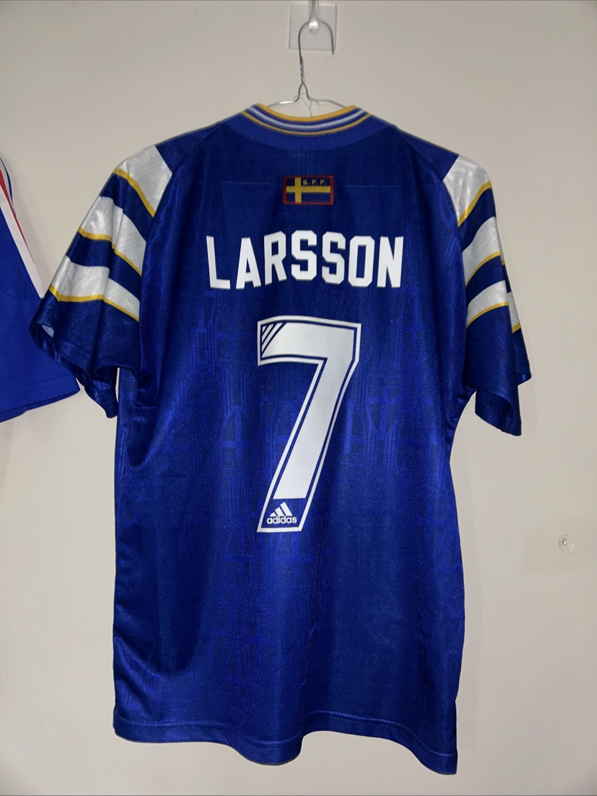 Authentic Larsson Sweden 1998 World Cup Football Soccer Jersey Men\'s Size M Authentic Larsson Sweden 1998 World Cup Football Soccer Jersey Men\'s Size M