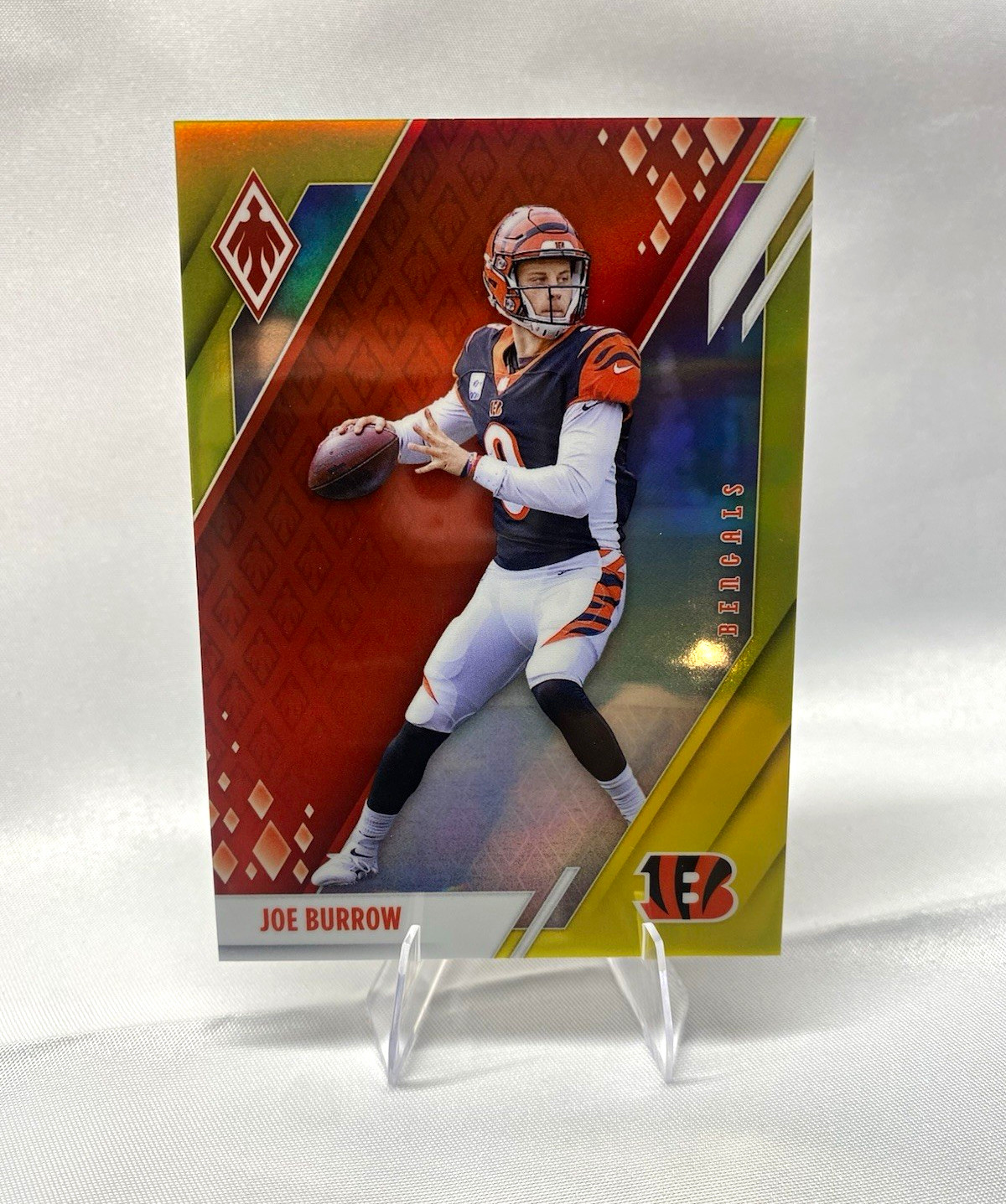 2021 Panini Phoenix Joe Burrow #20 Yellow Parallel 45/75 Cincinnati Bengals 2021 Panini Phoenix Joe Burrow #20 Yellow Parallel 45/75 Cincinnati Bengals