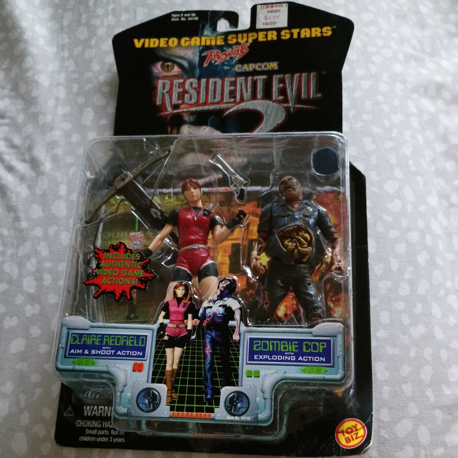 Toy Biz Capcom Resident Evil 2 Claire Redfield/Zombie Cop Toy Biz Capcom Resident Evil 2 Claire Redfield/Zombie Cop