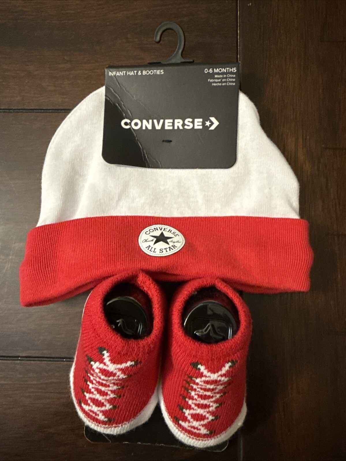BNWT BABY CONVERSE BOYS GIRLS RED AND WHITE INFANT HAT AND BOOTIE SET NEWBORN BNWT BABY CONVERSE BOYS GIRLS RED AND WHITE INFANT HAT AND BOOTIE SET NEWBORN