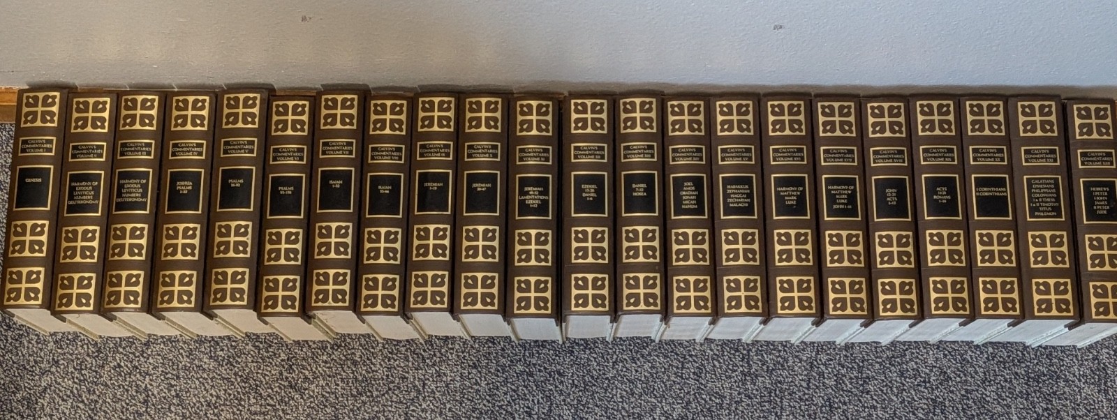 John Calvin\'s Commentaries 22 Volume Set Very Good Baker Book House 1989