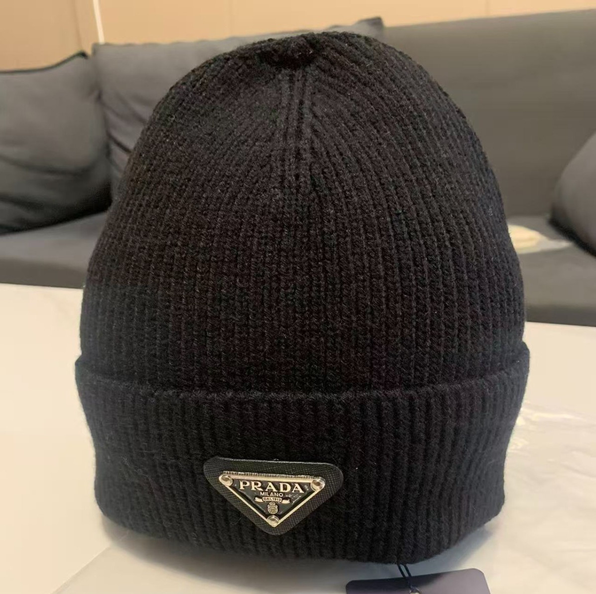 Prada2026 Black Ribbed Knit Beanie Unisex Iconic Triangle Logo Winter Warm Hat