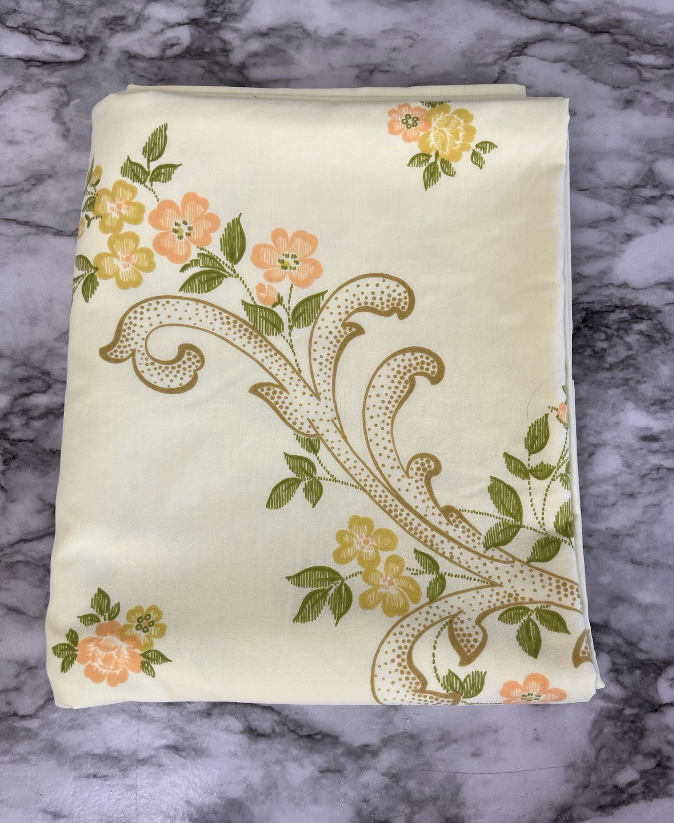 Vintage 70s Meadowbrook Flat Sheet Floral Yellow Sheet Full/Double Size Vintage 70s Meadowbrook Flat Sheet Floral Yellow Sheet Full/Double Size
