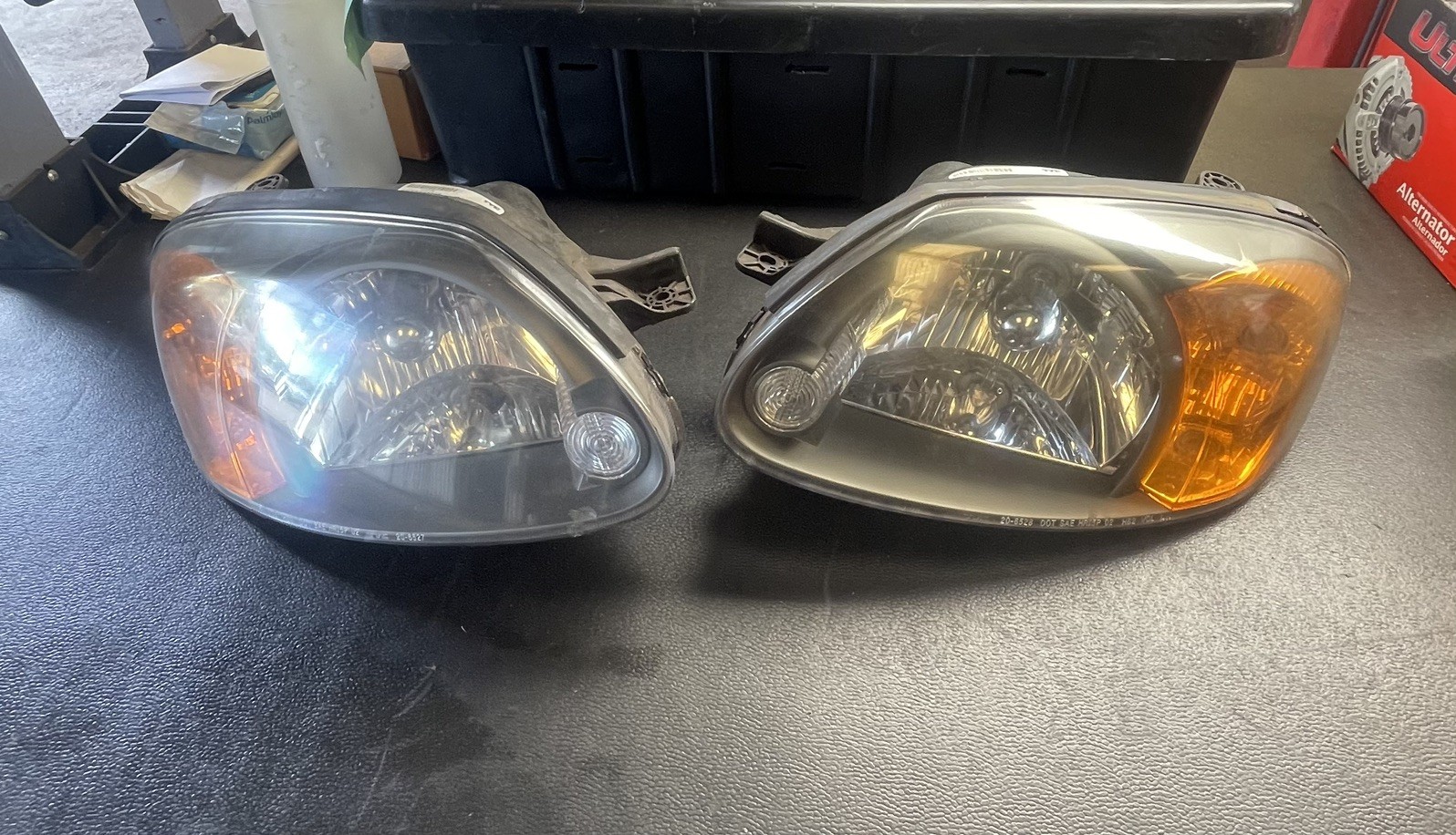 2003-2006 Hyundai Accent Headlight Assemblies TYC 20-6527-00 , TYC 20-6528-00