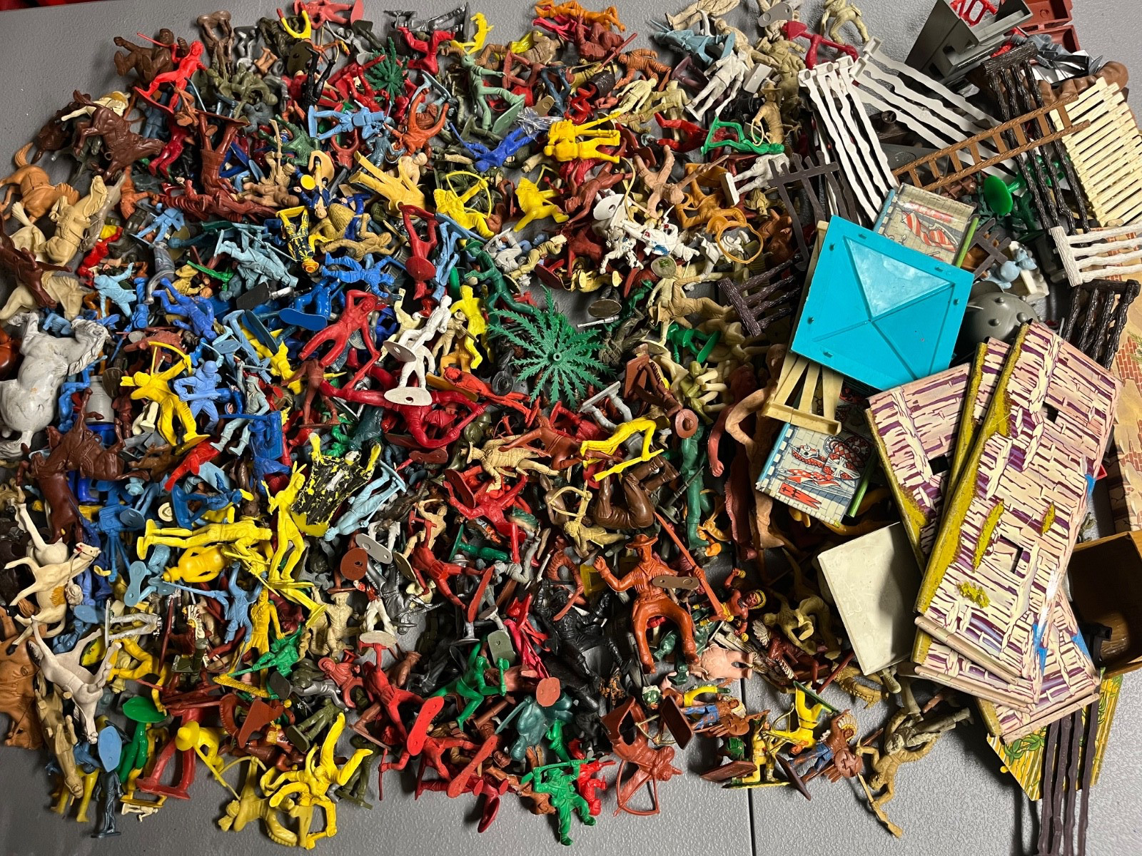 Vintage Plastic Army Men Cowboys Indians Horses HUGE Toy Lot 12 lbs. MARX Vintage Plastic Army Men Cowboys Indians Horses HUGE Toy Lot 12 lbs. MARX