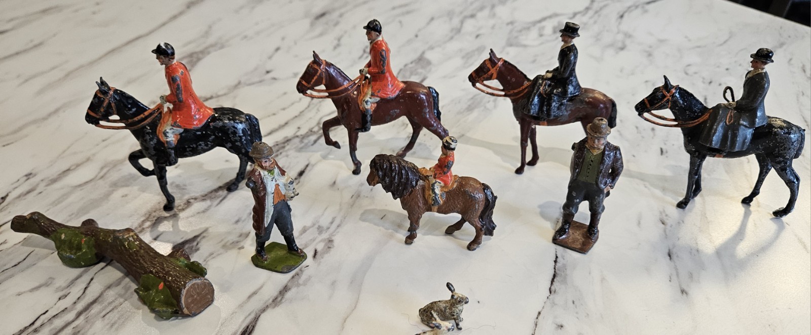 9 Piece Lot Of Vintage Britain\'s Lead Toy Horse & Riders Plus Extras. 9 Piece Lot Of Vintage Britain\'s Lead Toy Horse & Riders Plus Extras.