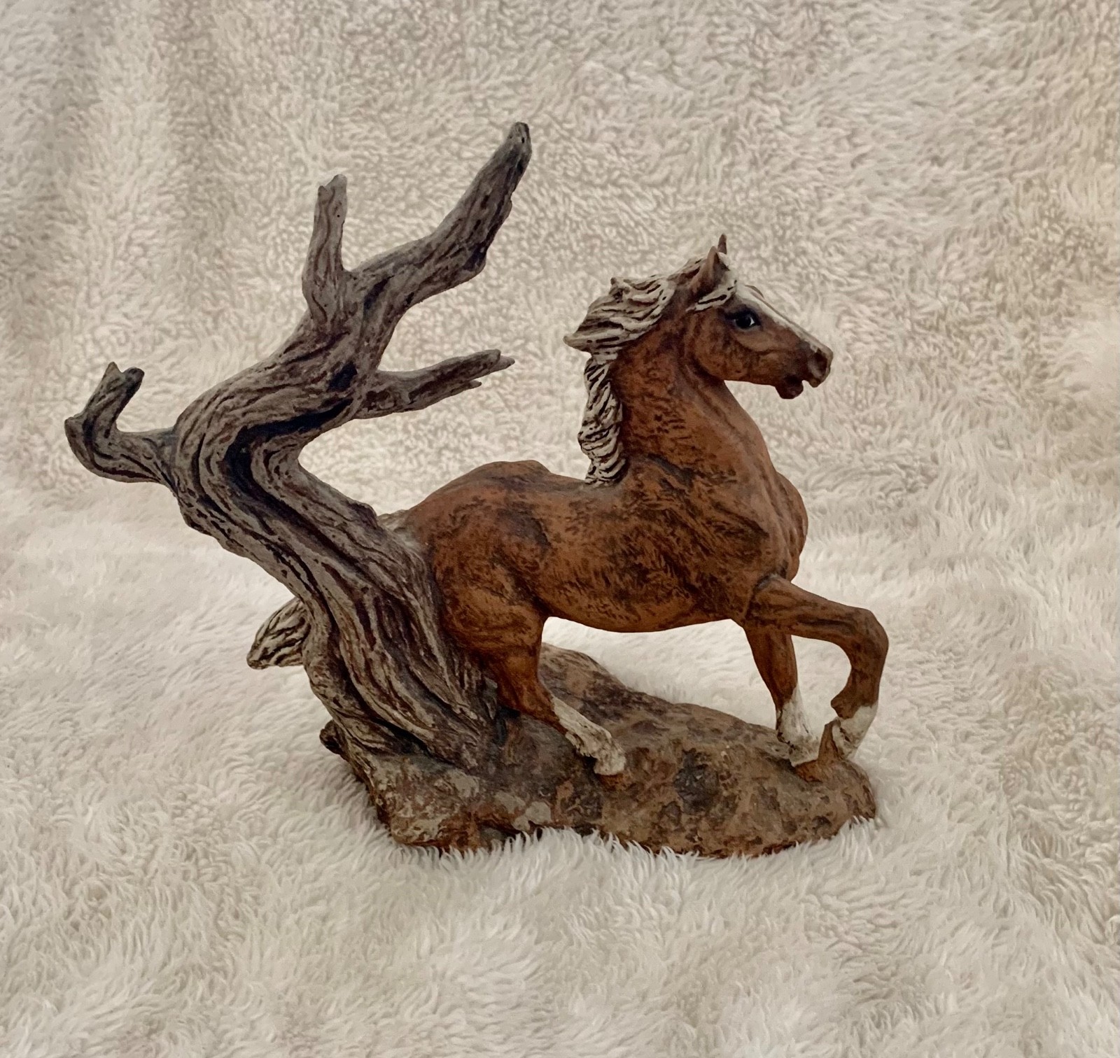 Vintage Hagen Renaker 1977 signed Maureen Love wild horse by tree. One of a kind Vintage Hagen Renaker 1977 signed Maureen Love wild horse by tree. One of a kind