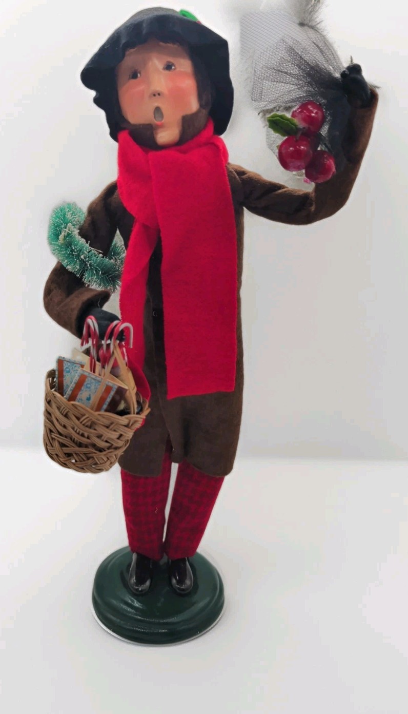 Byers Choice 1998 Man with Basket of Toys Wreath Candy Canes and Apples