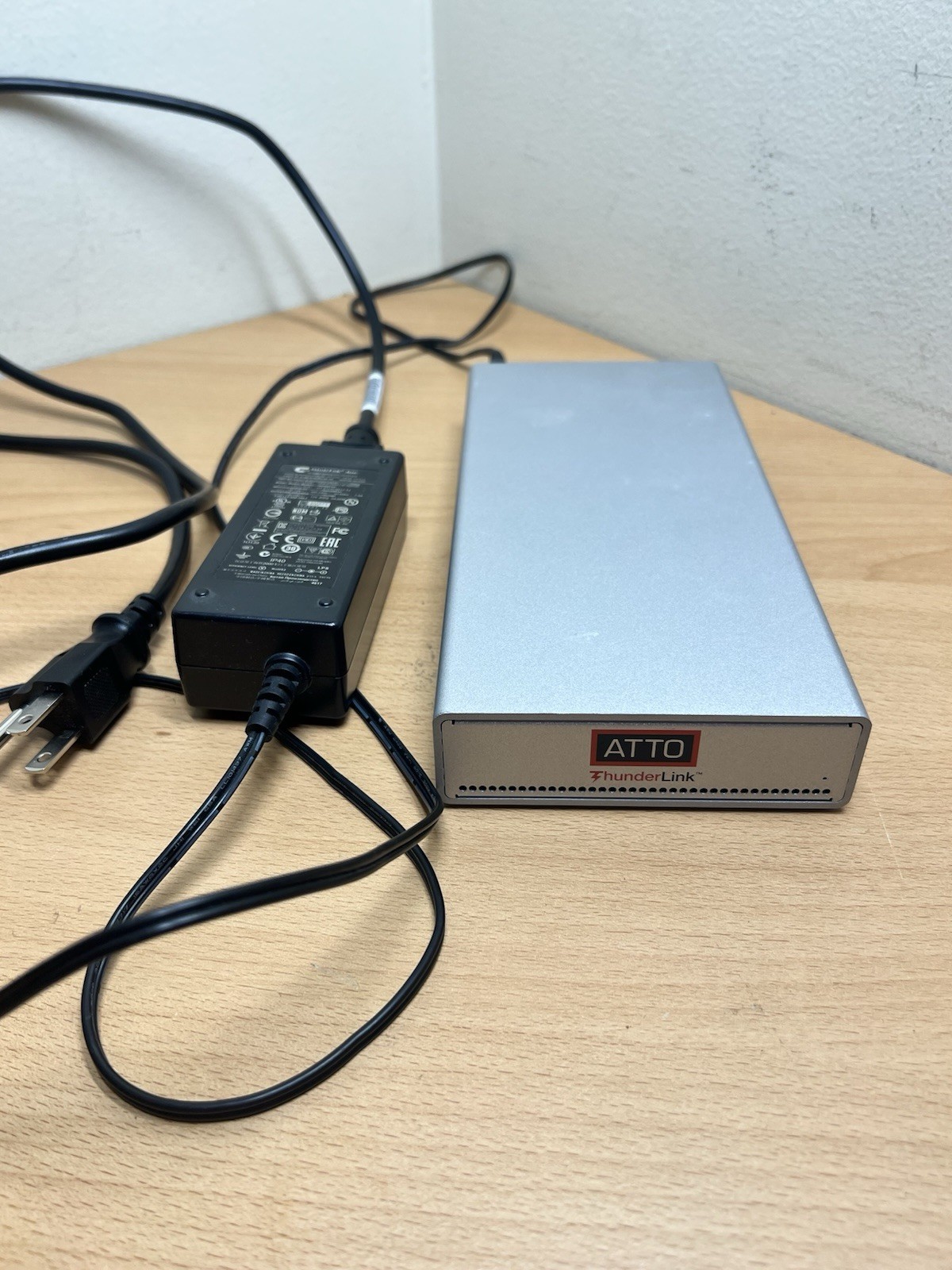 ATTO ThunderLink TLNS-2102-D01 Thunderbolt 2 to 10Gb Fibre Channel Adapter ATTO ThunderLink TLNS-2102-D01 Thunderbolt 2 to 10Gb Fibre Channel Adapter