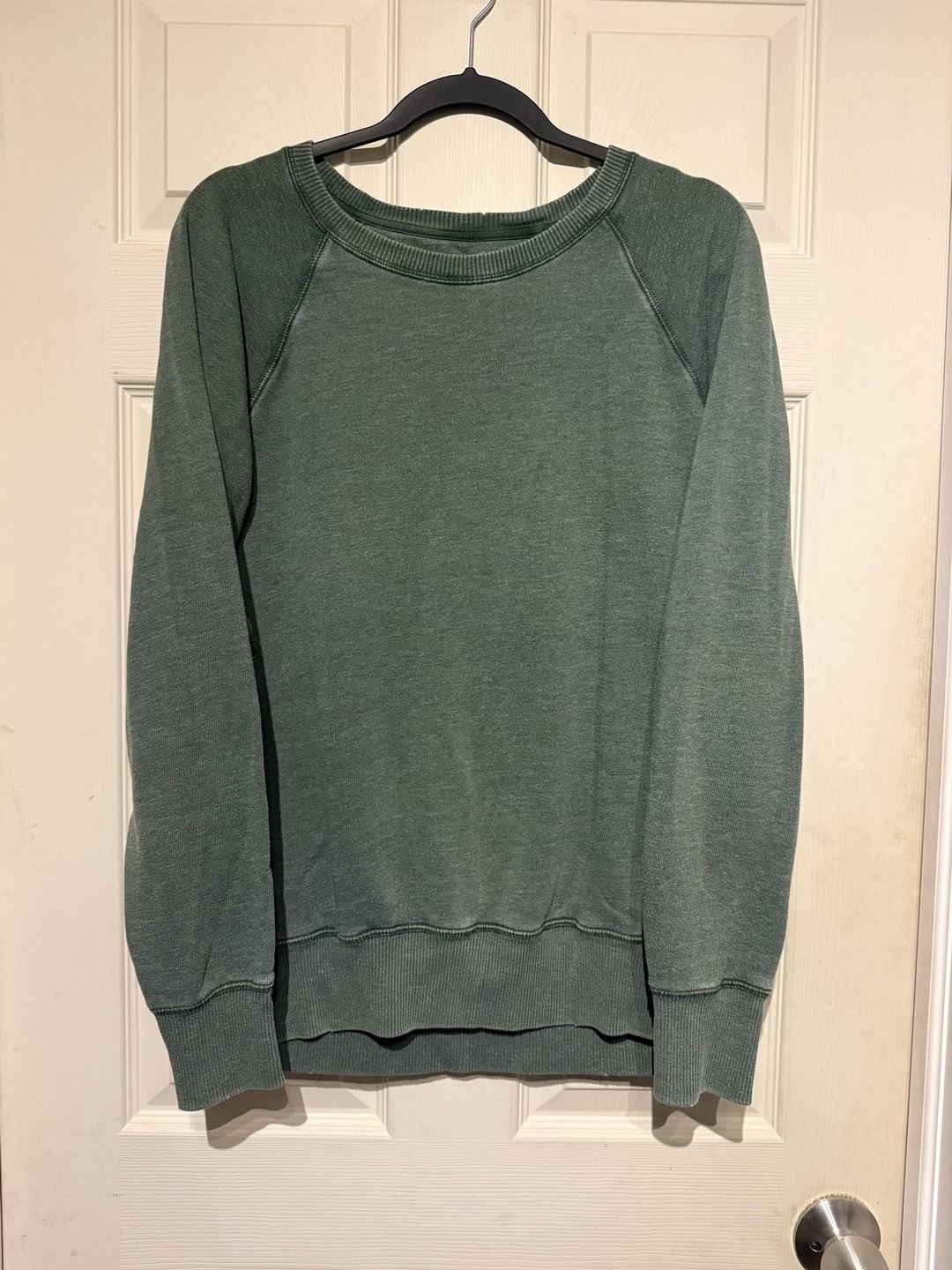 Aerie Sweatshirt Size M Green Raglan Crew Neck Distressed Aerie Sweatshirt Size M Green Raglan Crew Neck Distressed