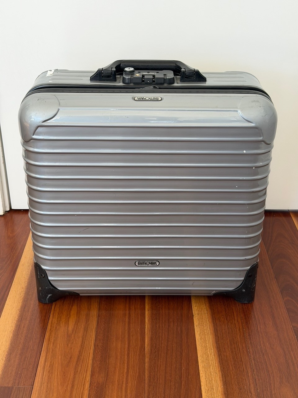 RIMOWA Salsa Deluxe 25L Silver Carry-On (2-Wheel, Pre-LVMH, Made in Czech Rep)