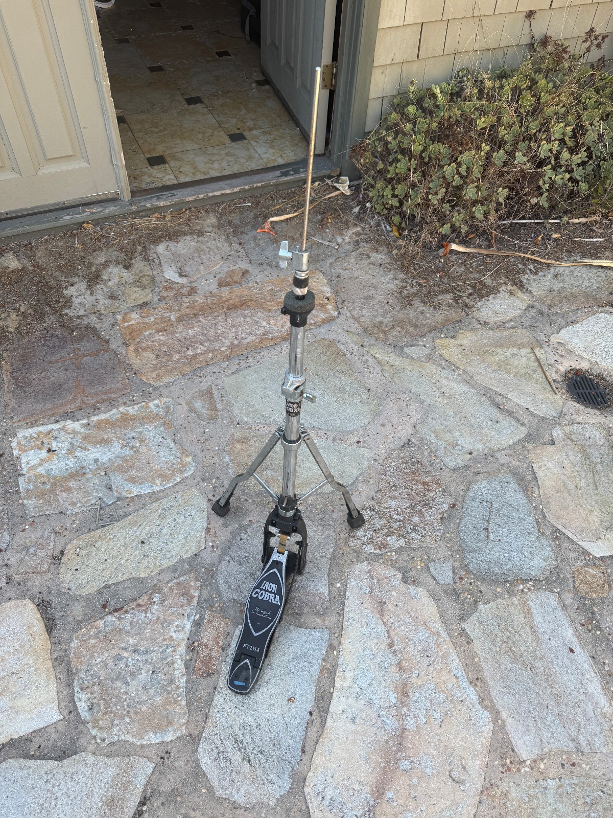 Tama Iron Cobra Hihat Cymbal Stand hi hat stand - 2 legged Tama Iron Cobra Hihat Cymbal Stand hi hat stand - 2 legged
