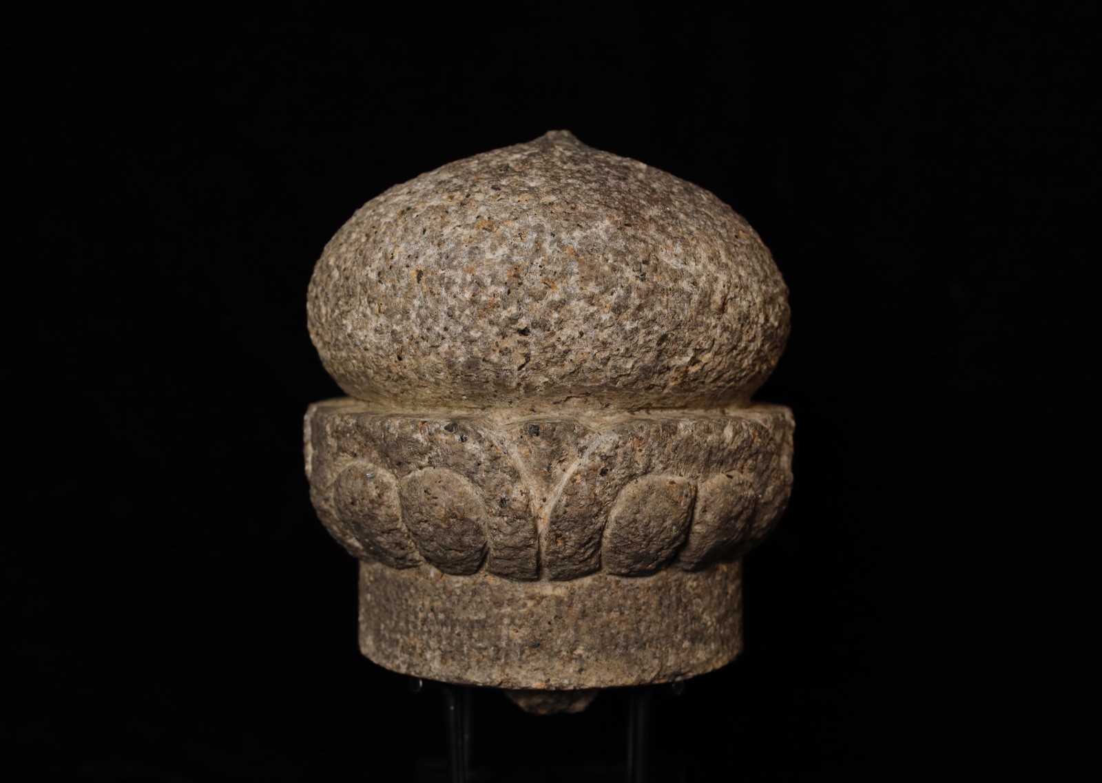 Fine large Buddhist stone finial. Muromachi period 14-15th century ZQ94 Fine large Buddhist stone finial. Muromachi period 14-15th century ZQ94