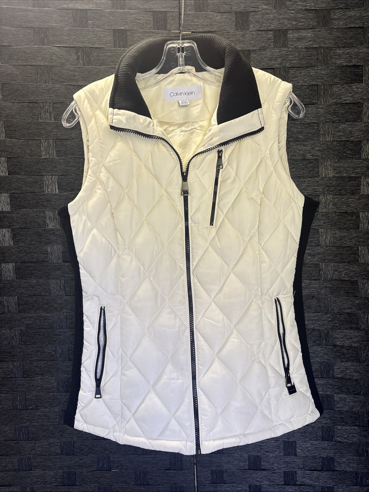 Calvin Klein Off-White Light Cream Vest Woman Size Small CH/P Calvin Klein Off-White Light Cream Vest Woman Size Small CH/P