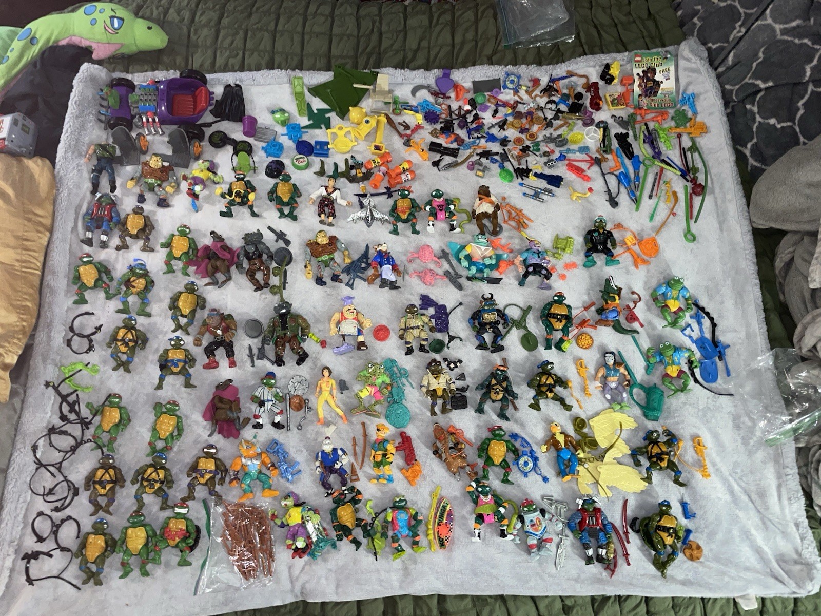 Vintage Lot 65 TMNT LOT WITH ACCESSORIES Vintage Lot 65 TMNT LOT WITH ACCESSORIES