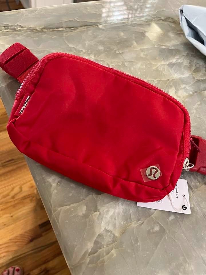 lululemon everywhere belt bag 1l