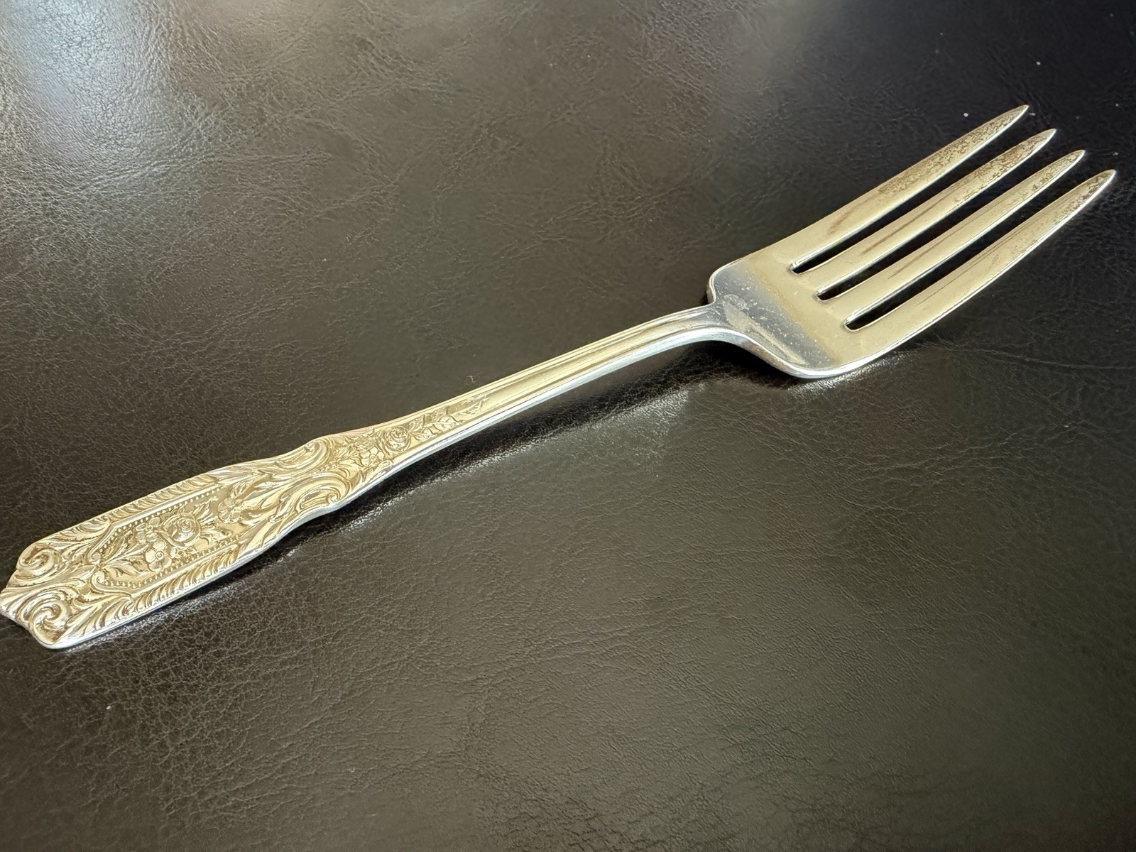 WESTMORELAND STERLING SILVER MILBURN ROSE SALAD FORK NO MONOGRAM 6 1/4” WESTMORELAND STERLING SILVER MILBURN ROSE SALAD FORK NO MONOGRAM 6 1/4”