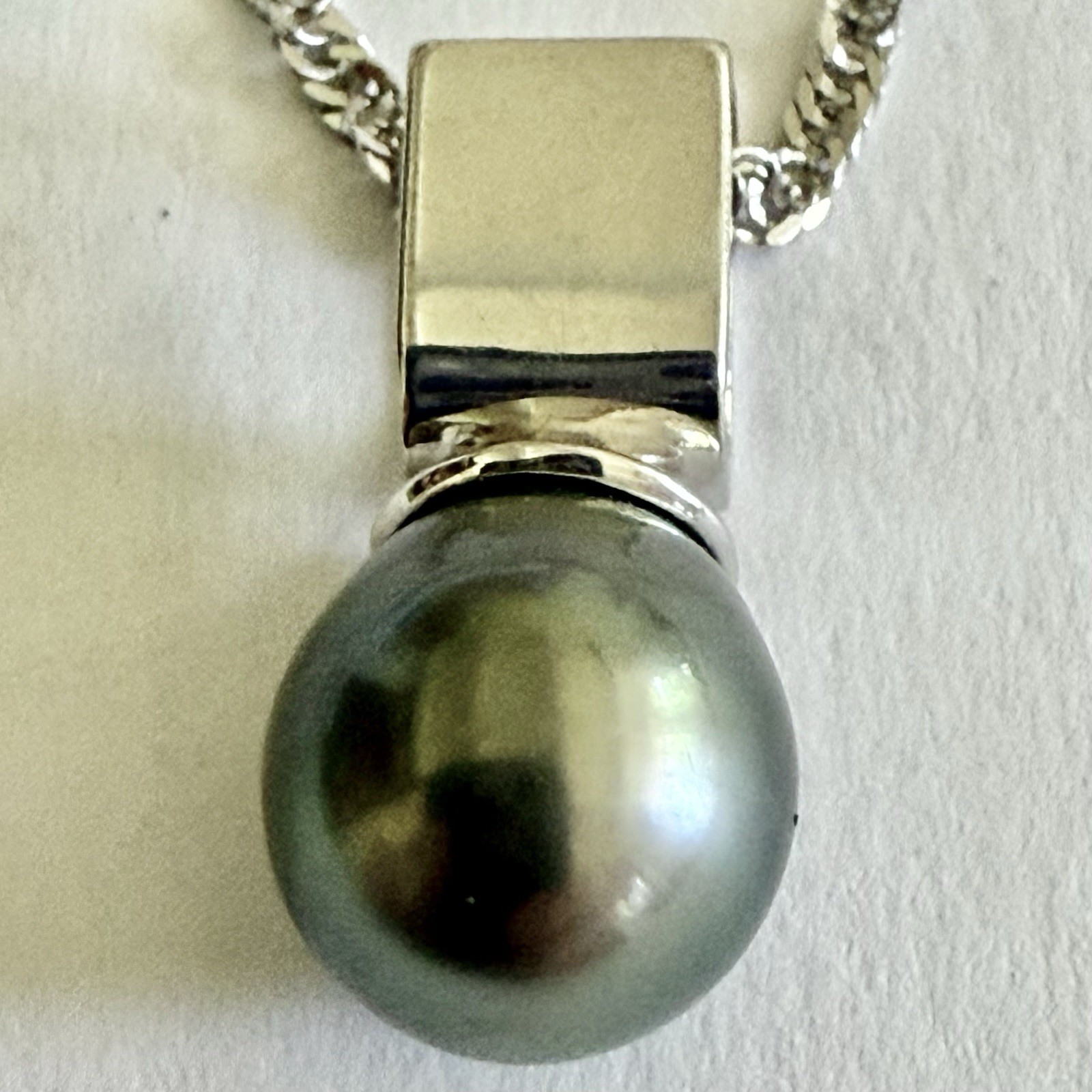 6.80g 14k White Gold Curb Chain w/Tahitian Pearl & White Gold Pendant/NA HAKU/33
