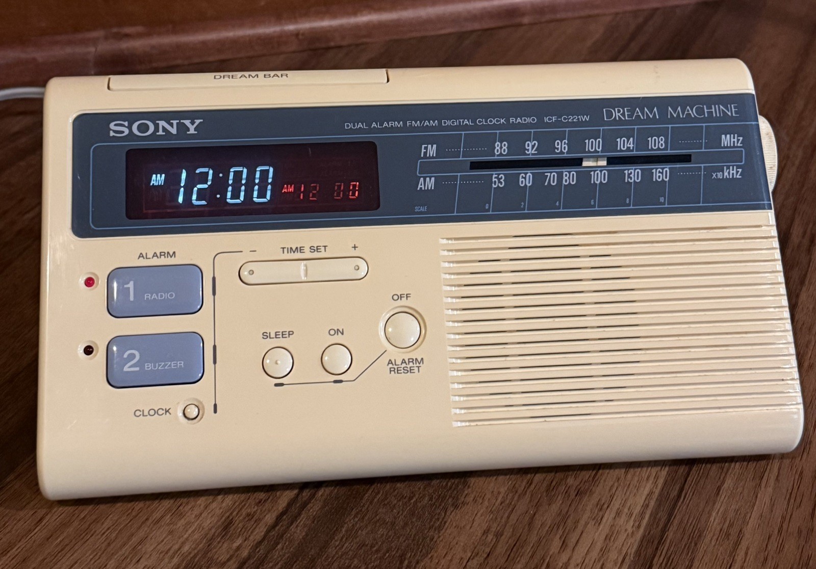 VTG 80s Sony Dream Machine FM/AM Alarm Clock Radio ICF-C221W Vaporwave WORKS GR8 VTG 80s Sony Dream Machine FM/AM Alarm Clock Radio ICF-C221W Vaporwave WORKS GR8