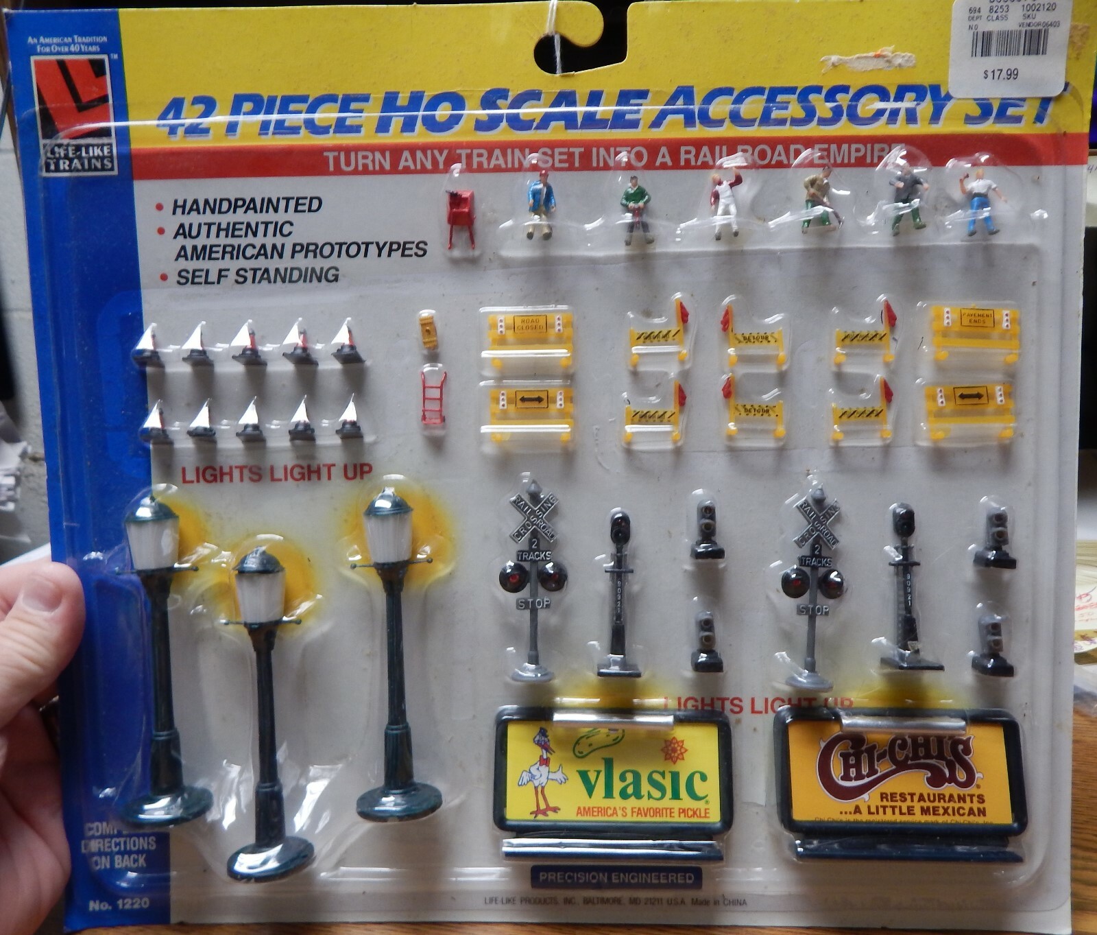 LIFE LIKE 1220 42 PIECEACCESSORY SET NEW IN SEALED BOX HO SCALE