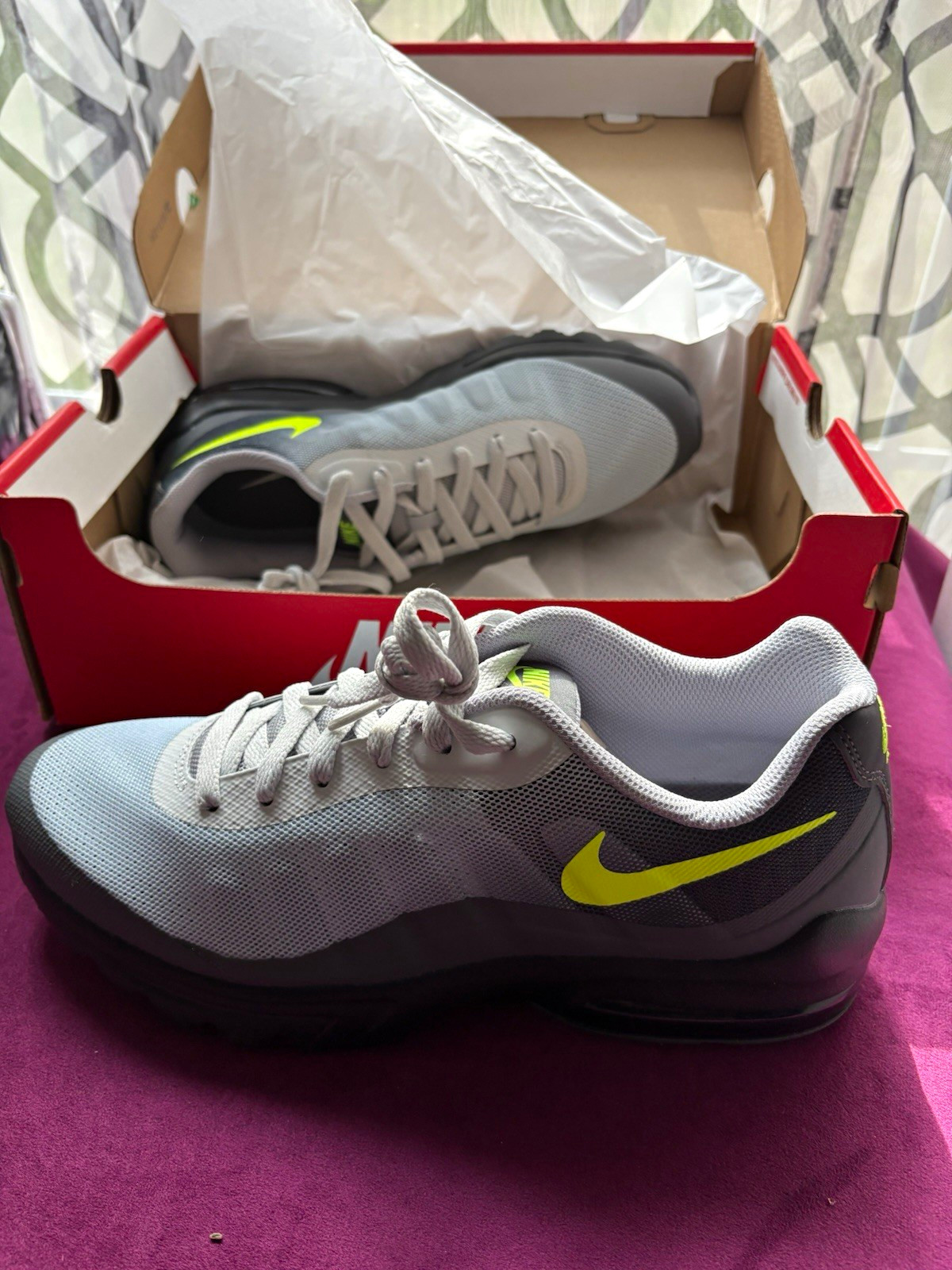 Nike Air Max Invigor Neon Men’s Low Top Mesh Sneakers Gray/Black/Volt CD1515-004 Nike Air Max Invigor Neon Men’s Low Top Mesh Sneakers Gray/Black/Volt CD1515-004