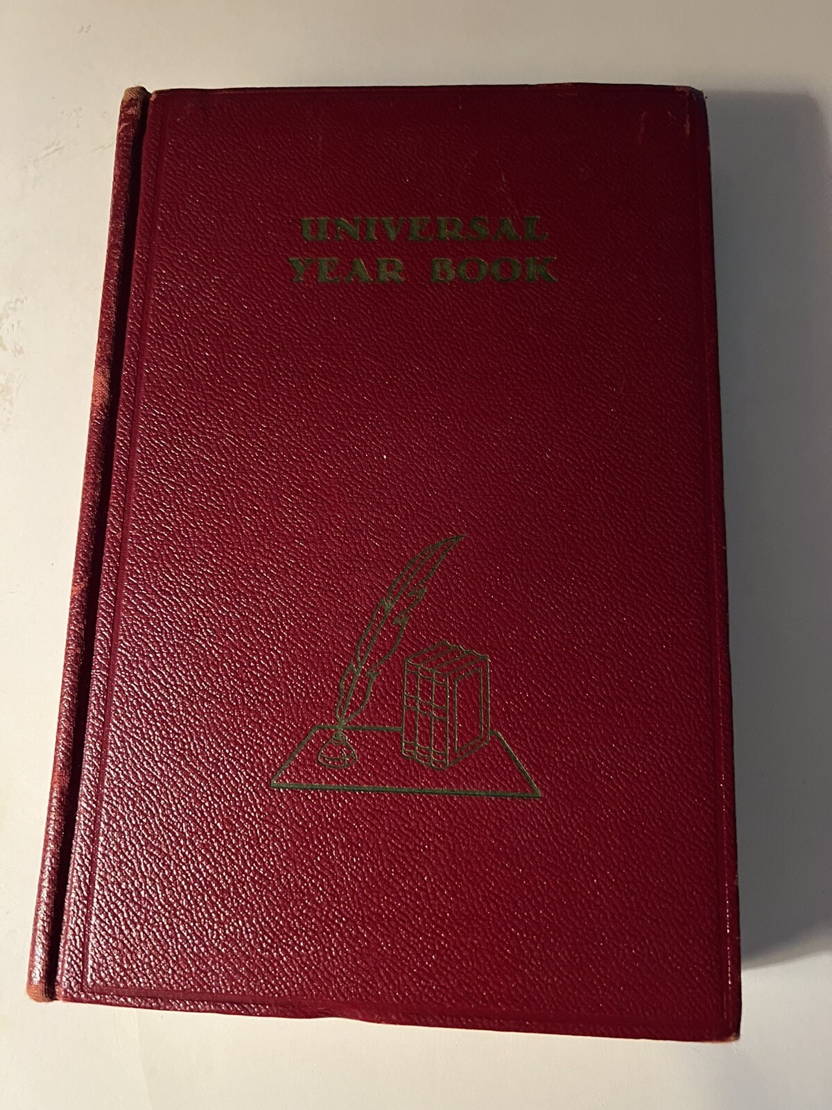 UNIVERSAL YEAR BOOK 1946 (THE EVENTS OF 1945) Clark Kinnaird, Encyclopedic Libra UNIVERSAL YEAR BOOK 1946 (THE EVENTS OF 1945) Clark Kinnaird, Encyclopedic Libra