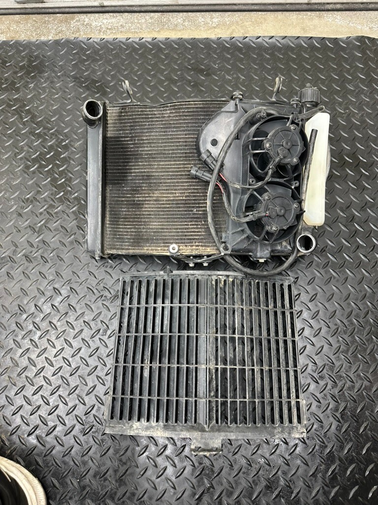 2019 17-20 KTM 1290 Super Adventure R Radiator Fan Blower Coolant Overflow Tank 2019 17-20 KTM 1290 Super Adventure R Radiator Fan Blower Coolant Overflow Tank