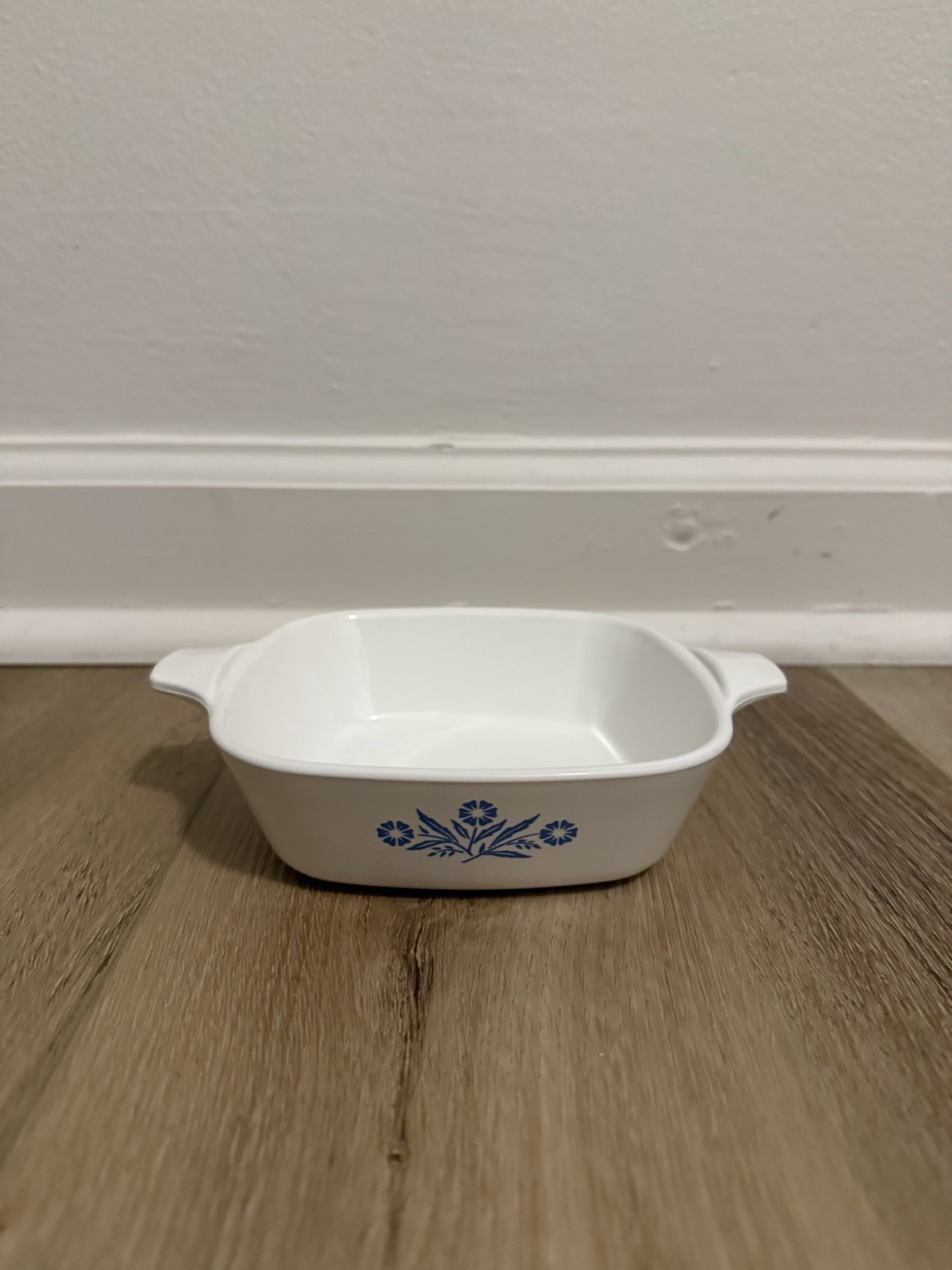 Vtg Corning Ware Blue Cornflower Petite Pan P-41-B USA 12 oz White Casserole Vtg Corning Ware Blue Cornflower Petite Pan P-41-B USA 12 oz White Casserole