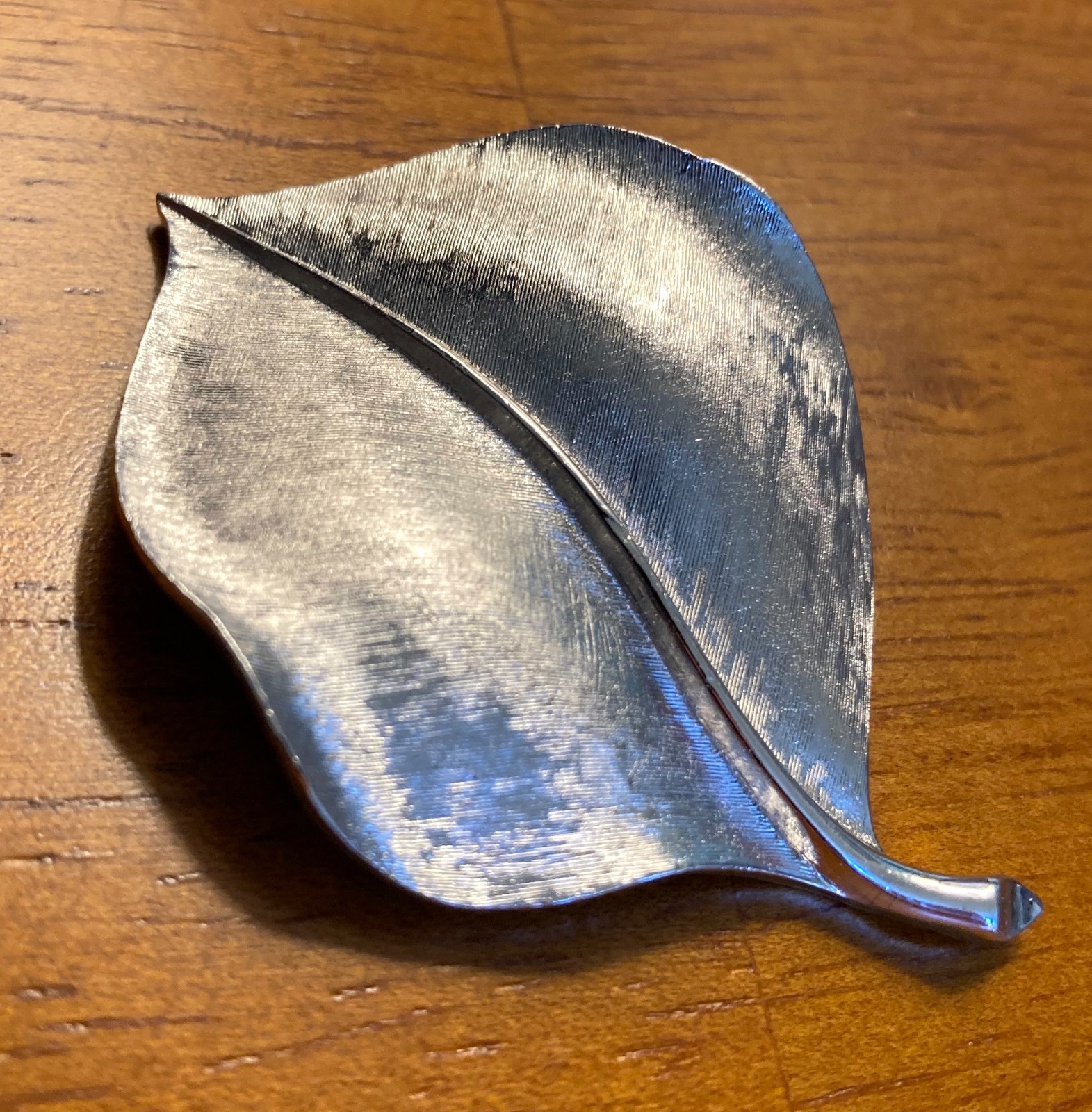 Vintage Signed Crown TRIFARI Textured Striated Silver Tone MCM Leaf Brooch Pin Vintage Signed Crown TRIFARI Textured Striated Silver Tone MCM Leaf Brooch Pin