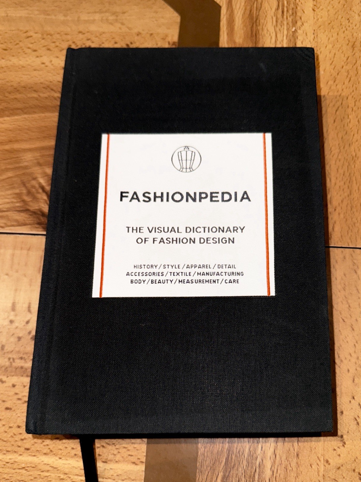 Fashionpedia: Visual Dictionary of Fashion Design• Aspiring designer essential Fashionpedia: Visual Dictionary of Fashion Design• Aspiring designer essential