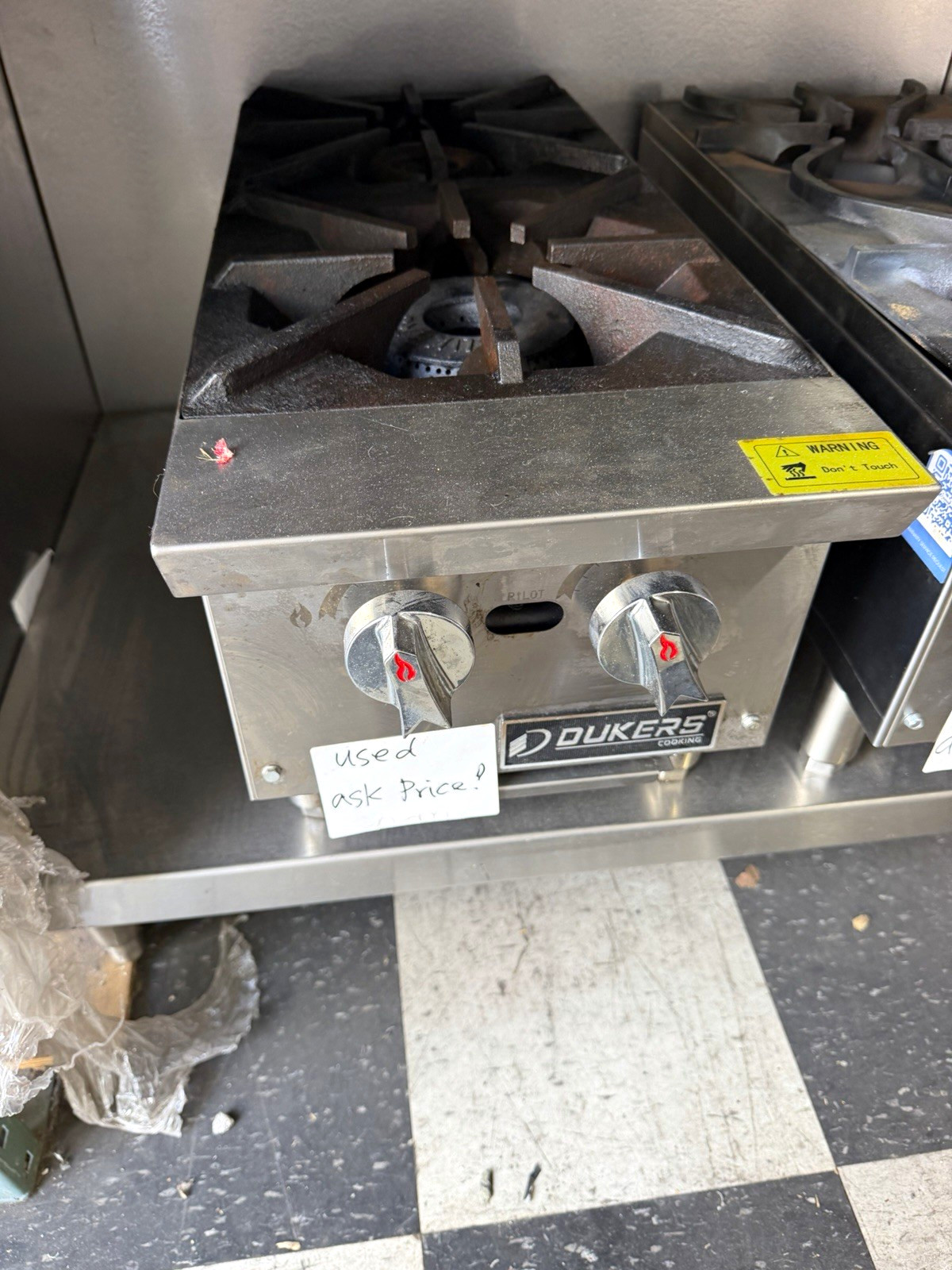 Dukers DCHPA12 2-Burner Gas Countertop Commercial Hot Plate 50,000 BTU Dukers DCHPA12 2-Burner Gas Countertop Commercial Hot Plate 50,000 BTU