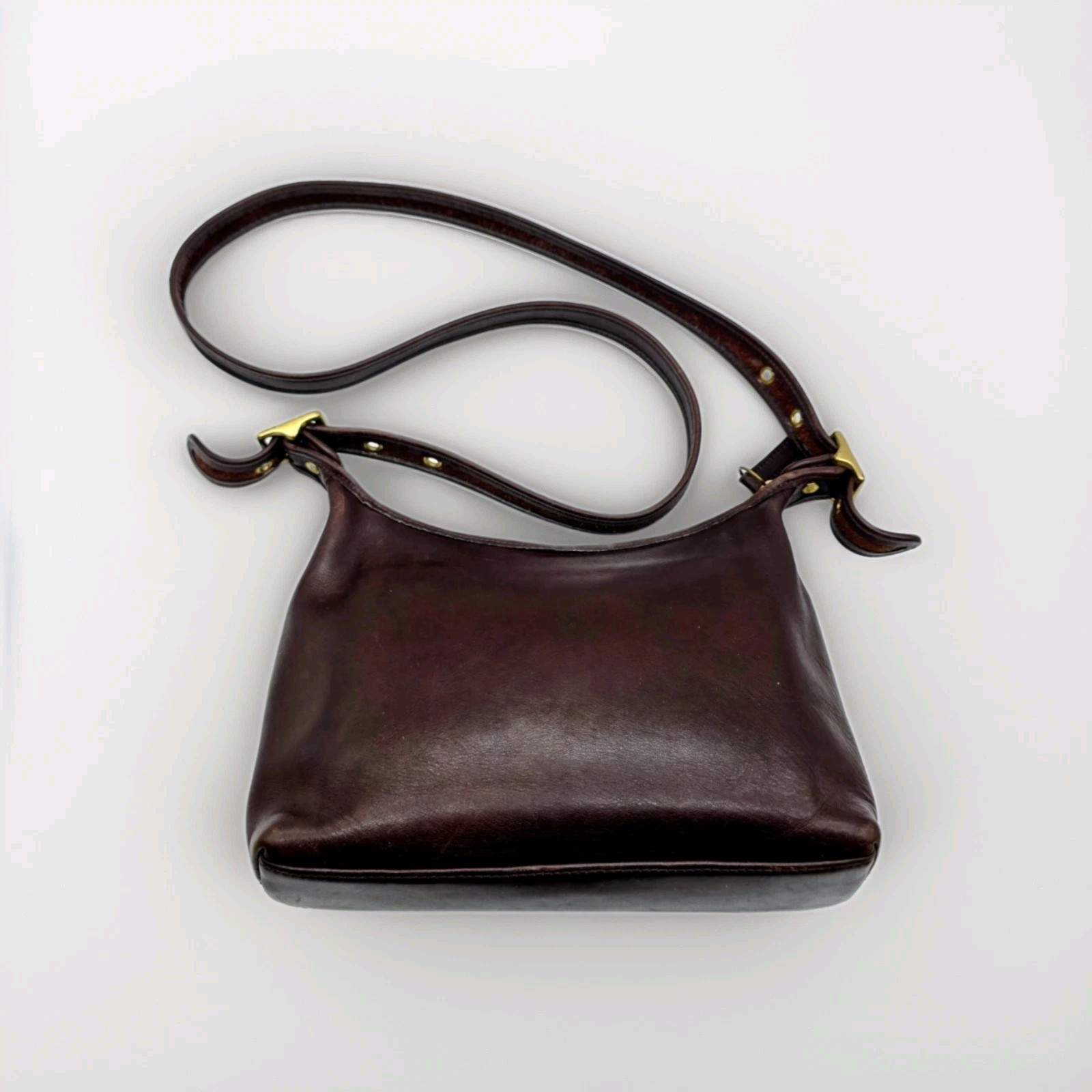 Vintage Coach Brown Leather Legacy Small Pocket Zip Crossbody Purse Bag 9136 Vintage Coach Brown Leather Legacy Small Pocket Zip Crossbody Purse Bag 9136