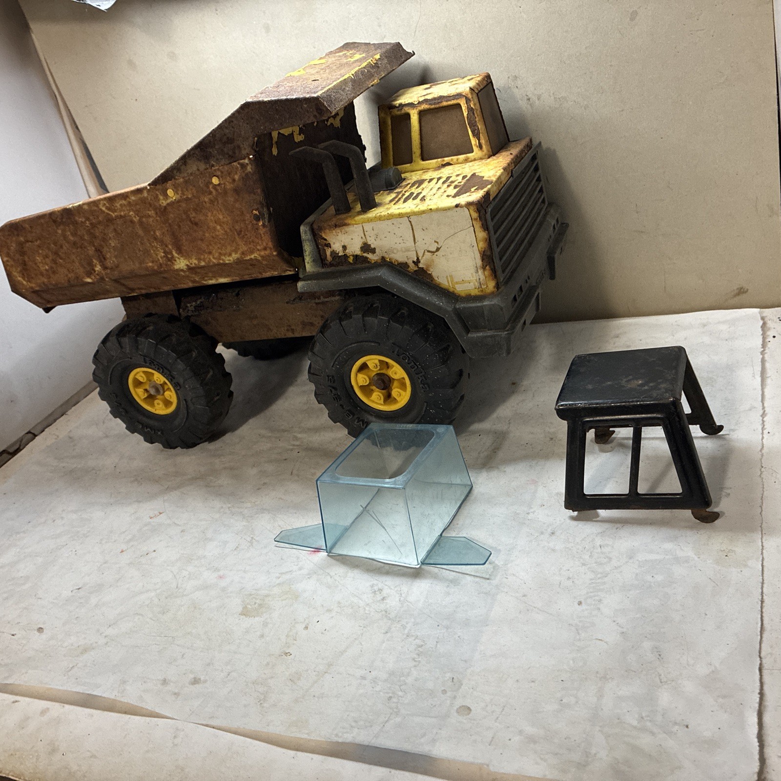 Vintage Mighty Tonka Yellow Dump Truck Pressed Steel XMB-975 Tires 16\ Vintage Mighty Tonka Yellow Dump Truck Pressed Steel XMB-975 Tires 16\