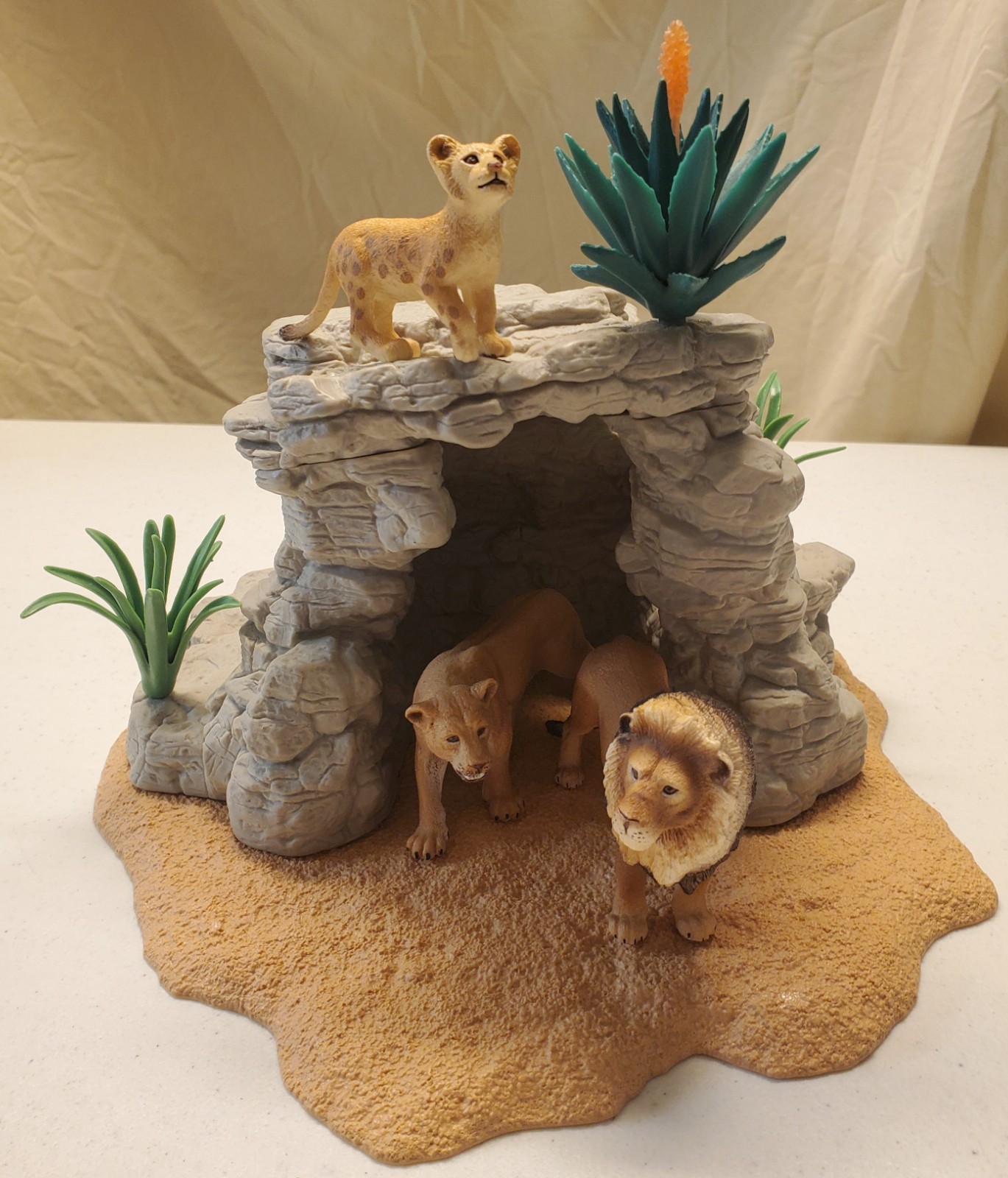 Schleich Wild Life Lion Cave Playset 42256 Rock Base Lion Family Lot