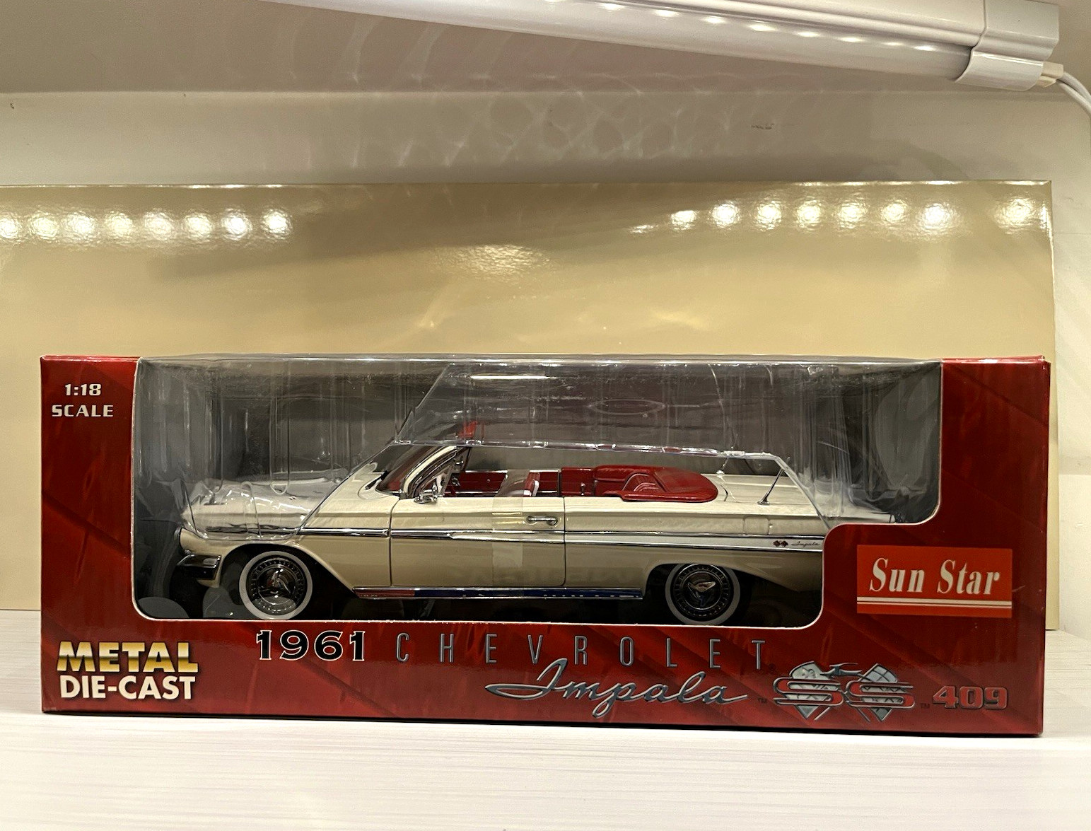 Sun Star 1:18 1961 Chevrolet Impala SS 409 Diecast Car White/Red Unopened Box Sun Star 1:18 1961 Chevrolet Impala SS 409 Diecast Car White/Red Unopened Box