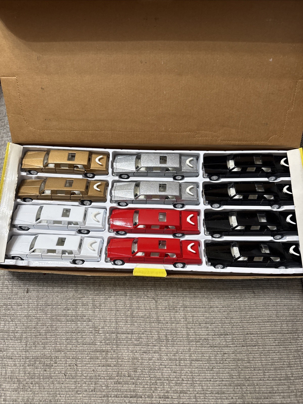 12x Kintoy Stretch Limousine Limo Silver Gold Black White Diecast 5” Toy New Box 12x Kintoy Stretch Limousine Limo Silver Gold Black White Diecast 5” Toy New Box