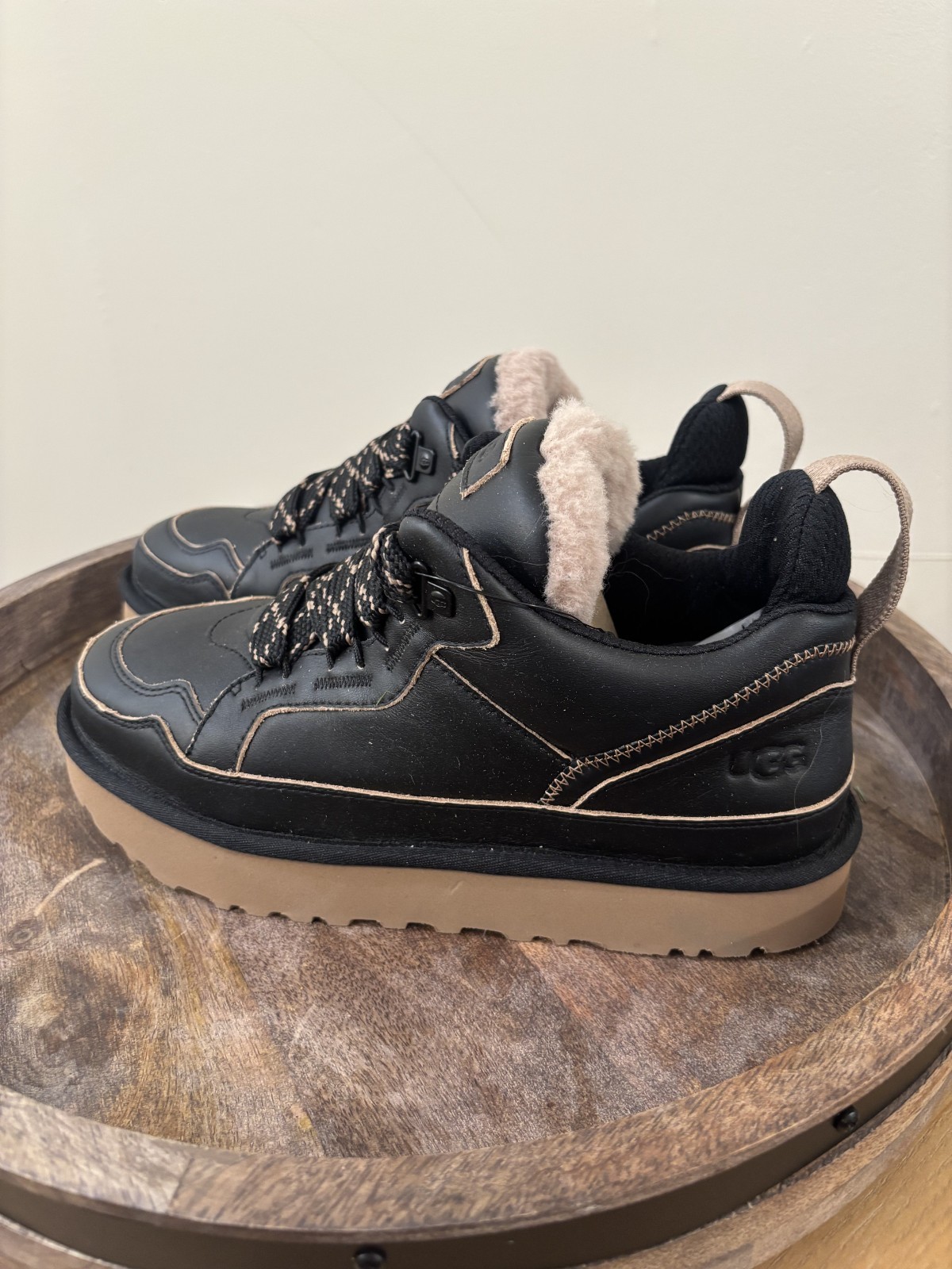 UGG Unisex Lowmel Black Contrast Trainer Size 9 Men\'s / Women\'s 11 UGG Unisex Lowmel Black Contrast Trainer Size 9 Men\'s / Women\'s 11