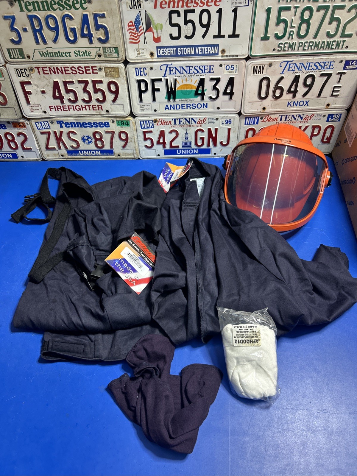 Honeywell Salisbury 8.5 Cal/cm2 Arc Flash Suit Kit CAT 2 Helmet large ￼