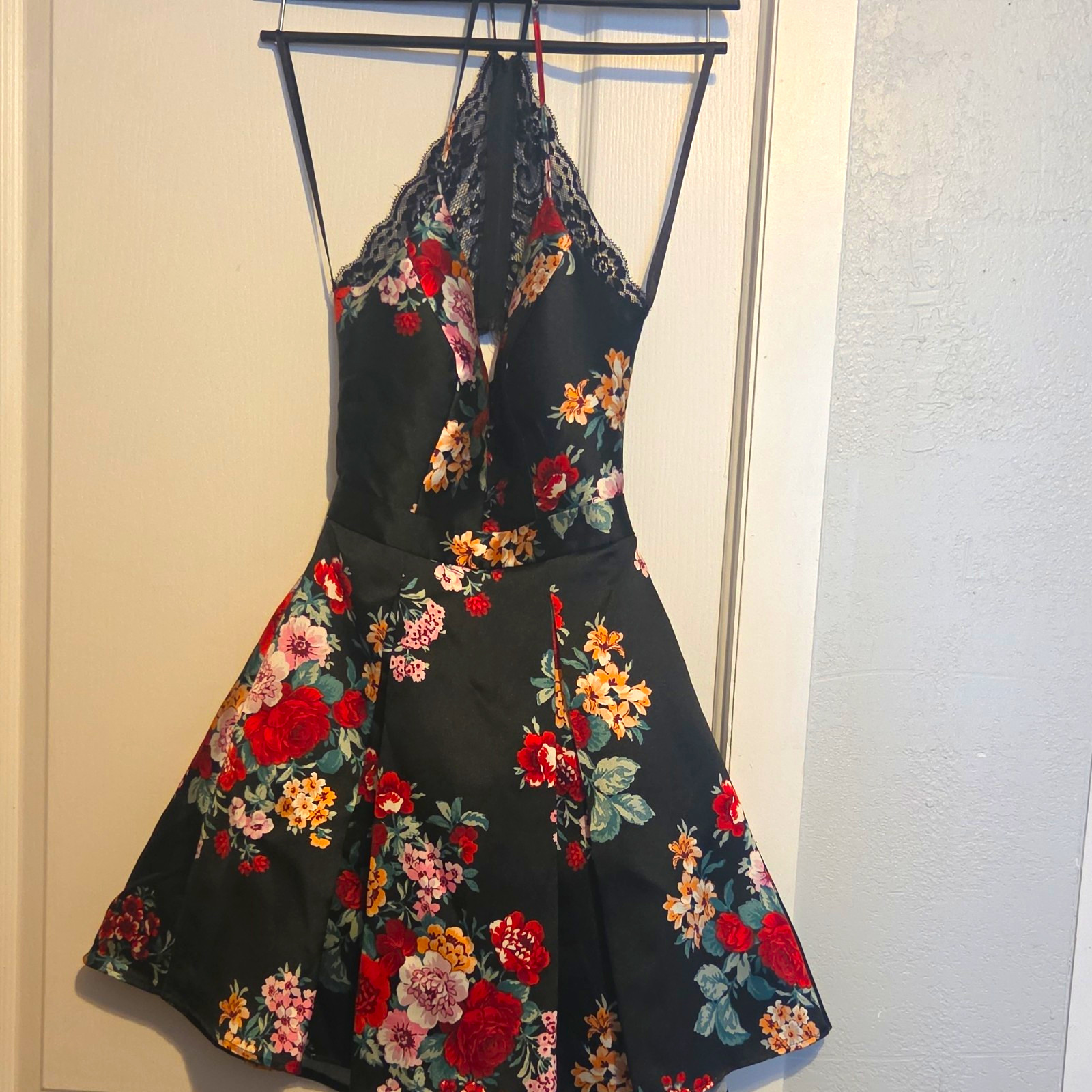 B. Smart Black Floral Lace Halter Fit & Flare Short Dress Juniors Size 3 B. Smart Black Floral Lace Halter Fit & Flare Short Dress Juniors Size 3