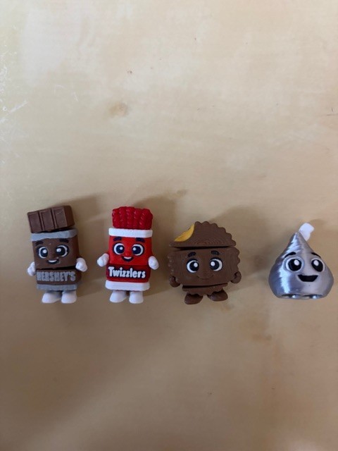 Wigglitz Hershey Exclusive Chocolate Bar Reese's Twizzlers Kiss Branded SET of 4 Wigglitz Hershey Exclusive Chocolate Bar Reese's Twizzlers Kiss Branded SET of 4