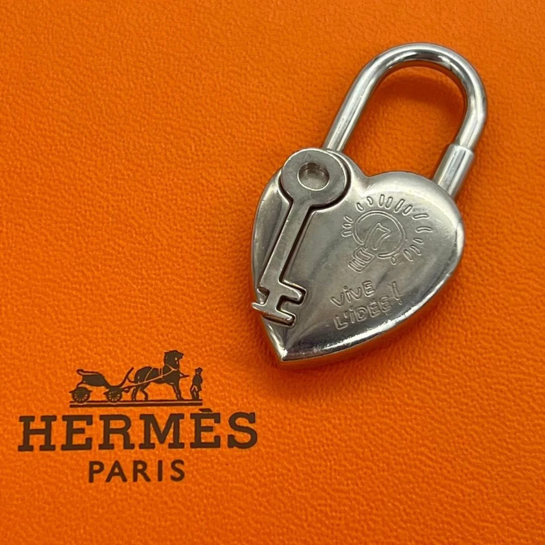 HERMES Cadena 2004 Heart Silver Padlock Bag Charm Key Motif Limited Authentic HERMES Cadena 2004 Heart Silver Padlock Bag Charm Key Motif Limited Authentic