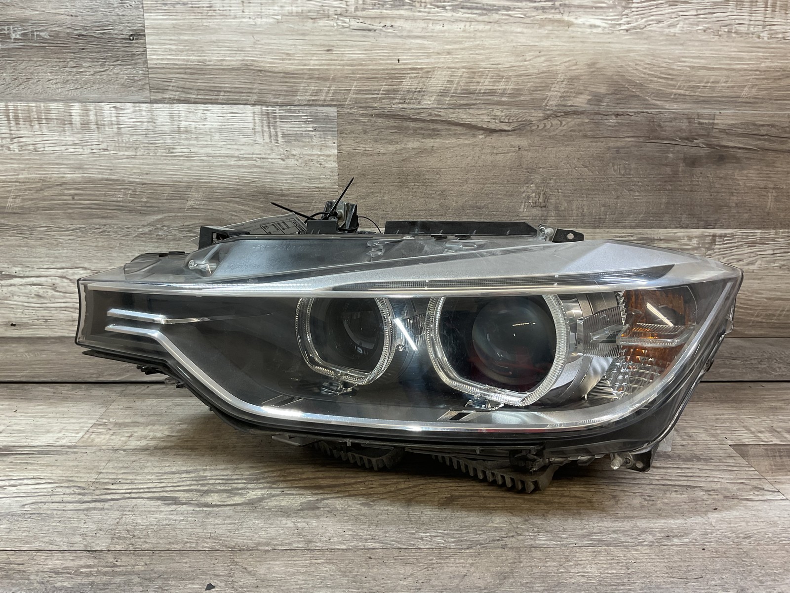 USED - 2012-2015 BMW 328I L Headlamp Xenon - OEM USED - 2012-2015 BMW 328I L Headlamp Xenon - OEM