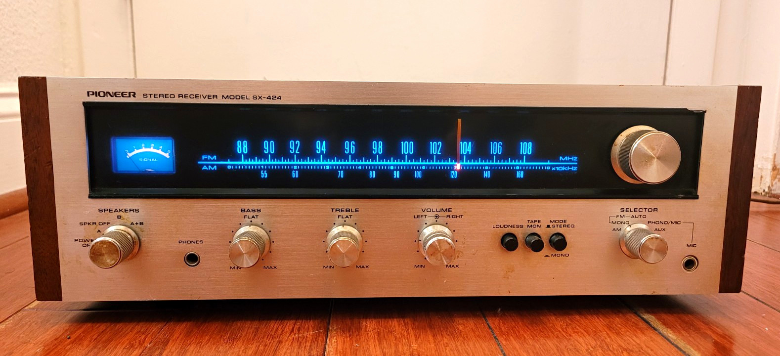 Pioneer SX-424 Model Stereo Receiver Vintage Woodgrain Wood Case