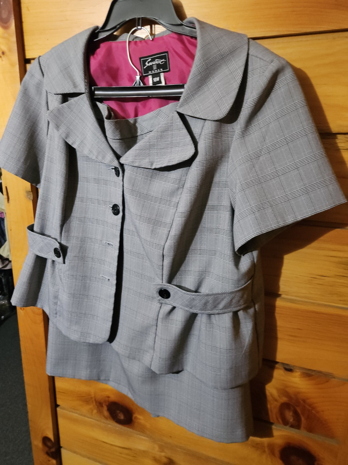 Vintage Sweet Suit Women Two-piece Gray Plaid Skirt Suit Hot Pink Lining Size 18 Vintage Sweet Suit Women Two-piece Gray Plaid Skirt Suit Hot Pink Lining Size 18