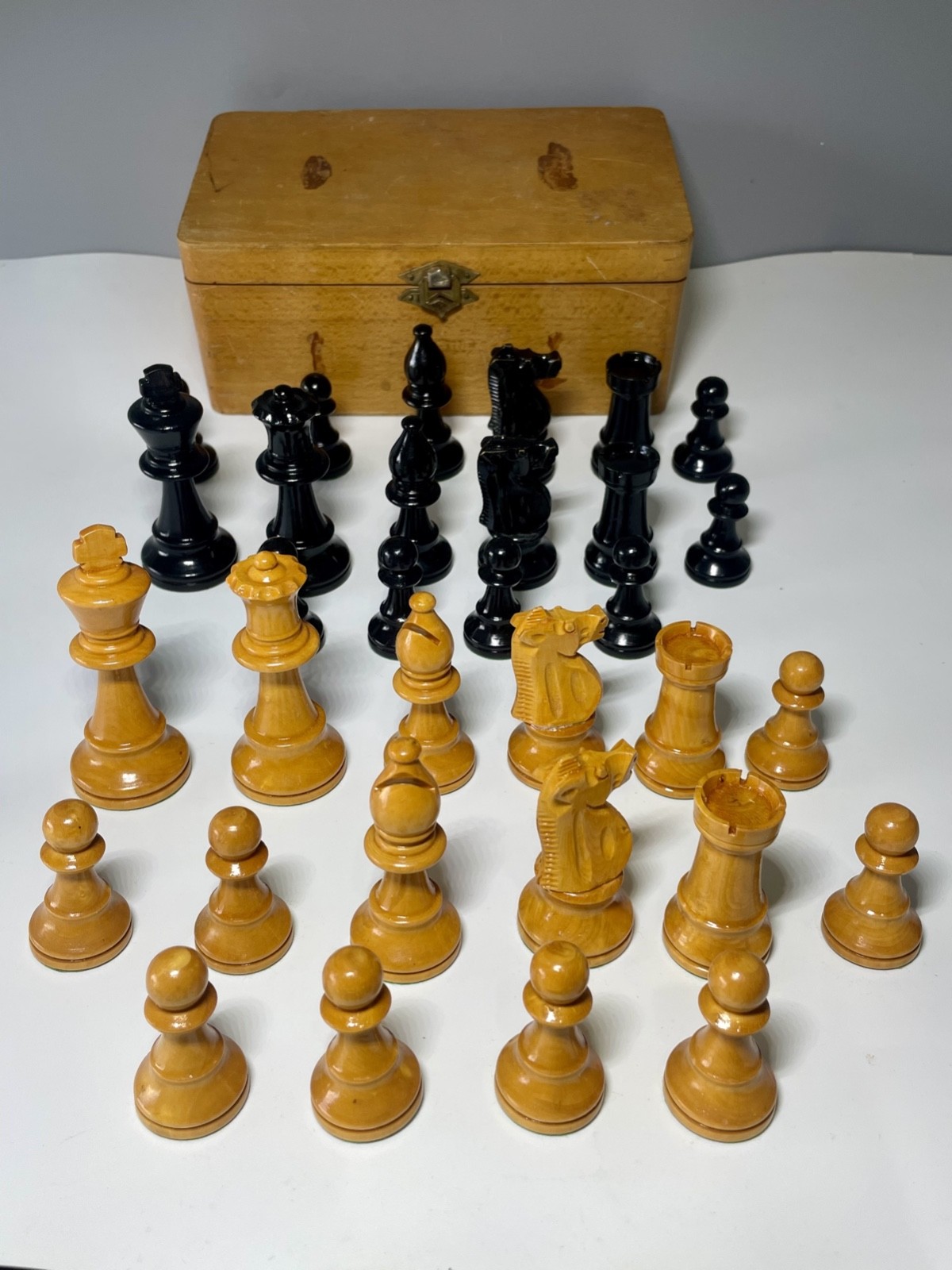 Vintage 1960s-70s French Lardy Style Staunton Chess Set 3.5” King Wood Box Vintage 1960s-70s French Lardy Style Staunton Chess Set 3.5” King Wood Box