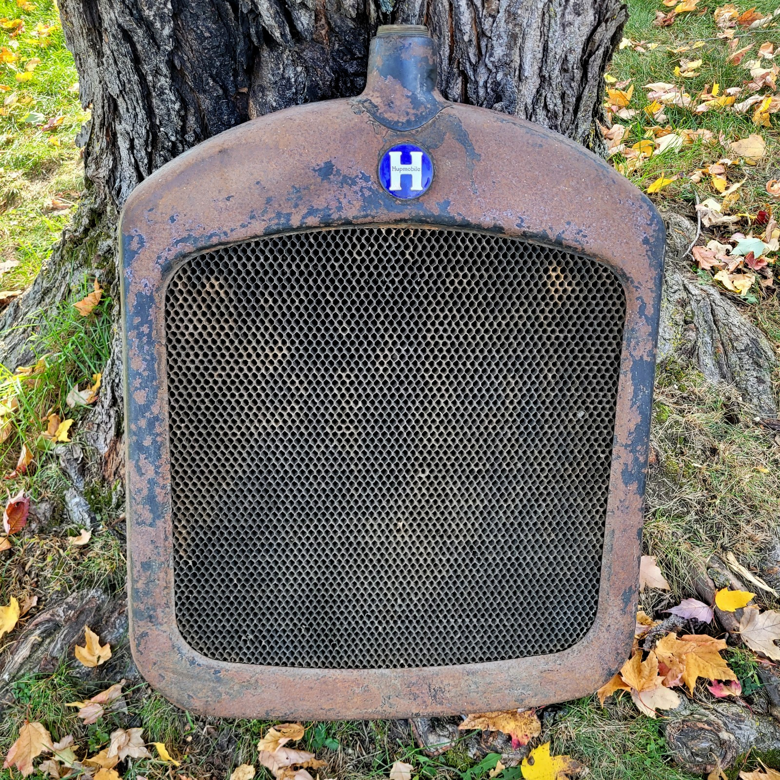 1918-1925 Hupmobile Radiator with Emblem Badge Ornament Grill Vintage Car Grille