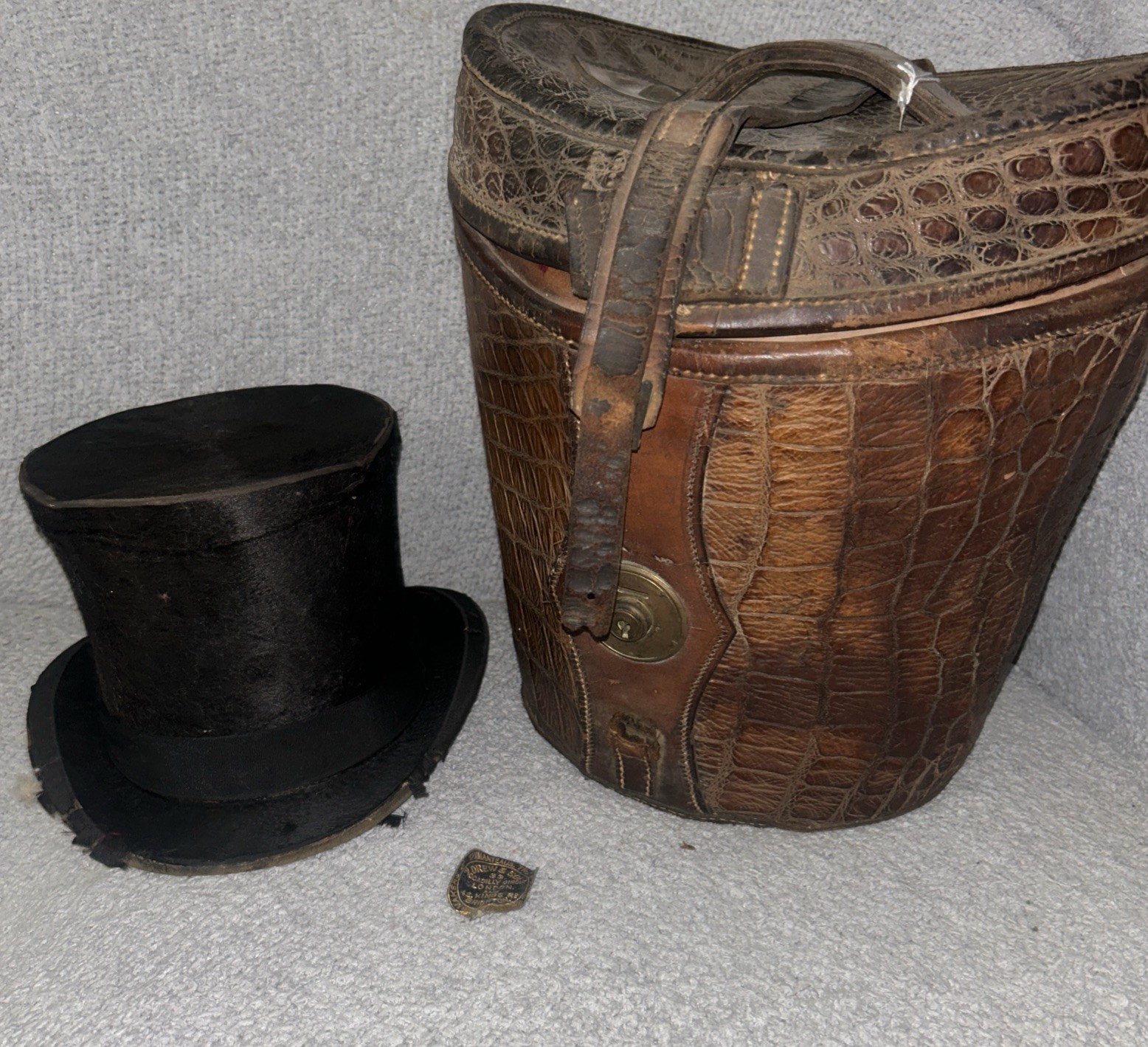 1840S DREW & SONS handmade alligator Top-Hat storage with antique Top-Hat RARE 1840S DREW & SONS handmade alligator Top-Hat storage with antique Top-Hat RARE