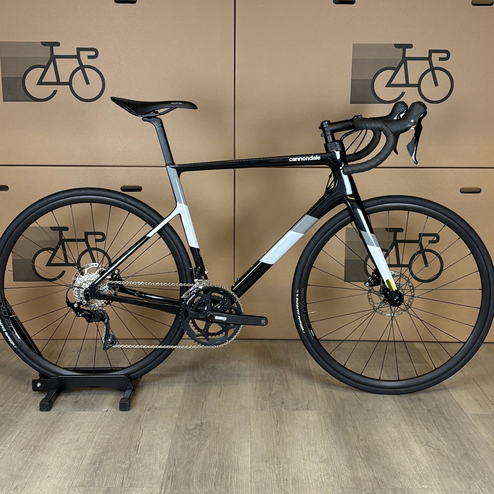 Used Cannondale SuperSix EVO Disc, Carbon Fiber Road Bike-2022, 54cm Used Cannondale SuperSix EVO Disc, Carbon Fiber Road Bike-2022, 54cm