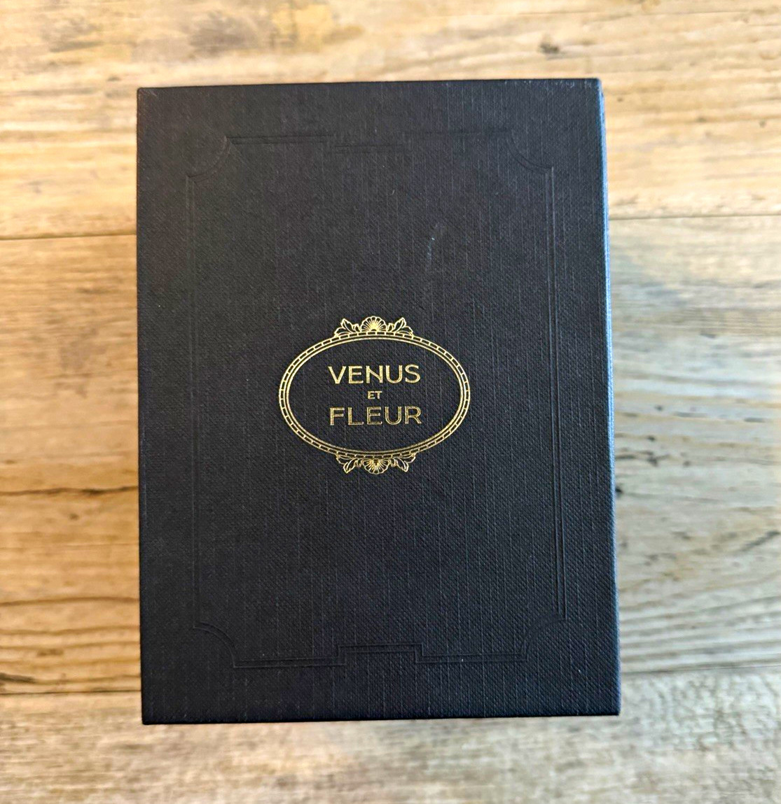 Venus et Fleur Gold Rose Flower Arrangement in Black Gift Box