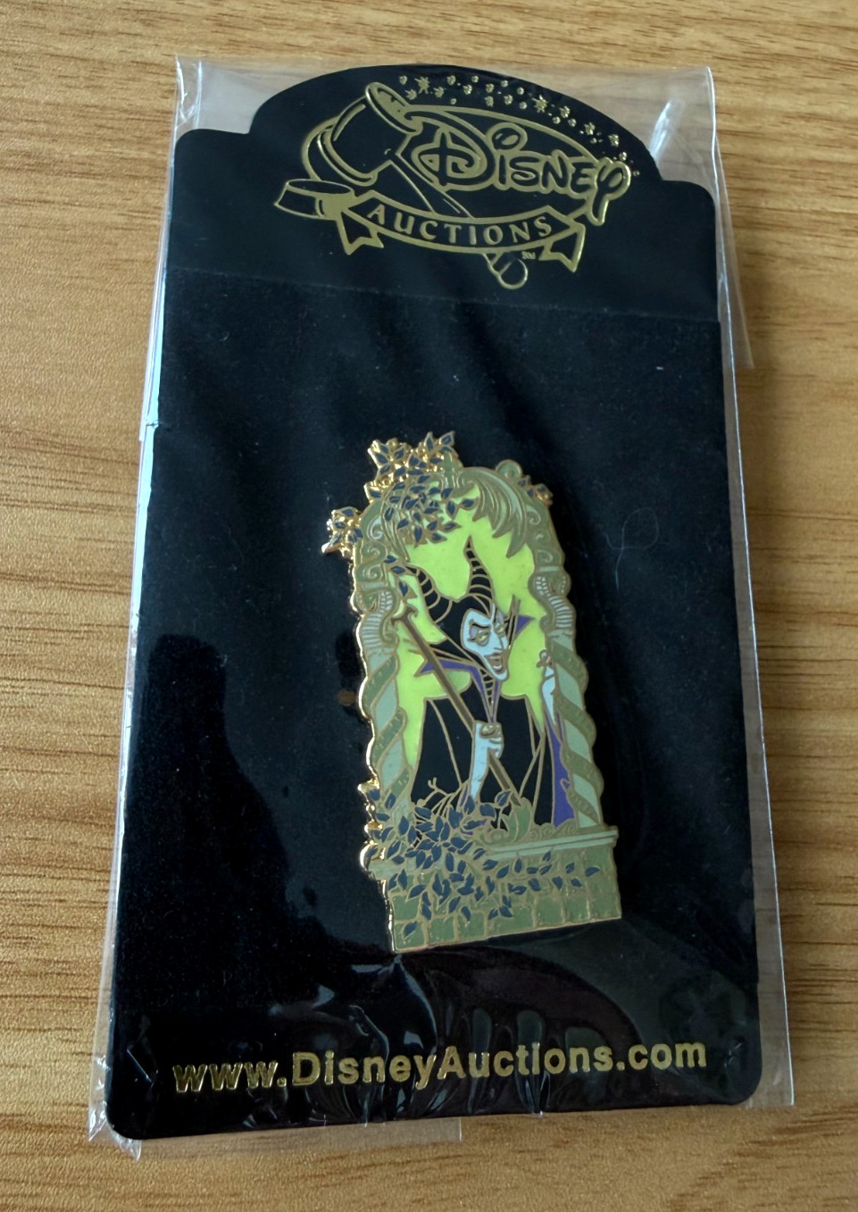 Vintage 2004 Disney Auctions Villains in Frames Maleficent LE 500 Pin Vintage 2004 Disney Auctions Villains in Frames Maleficent LE 500 Pin